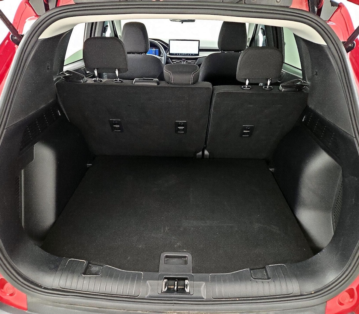 Trunk/Cargo (Seats Up)