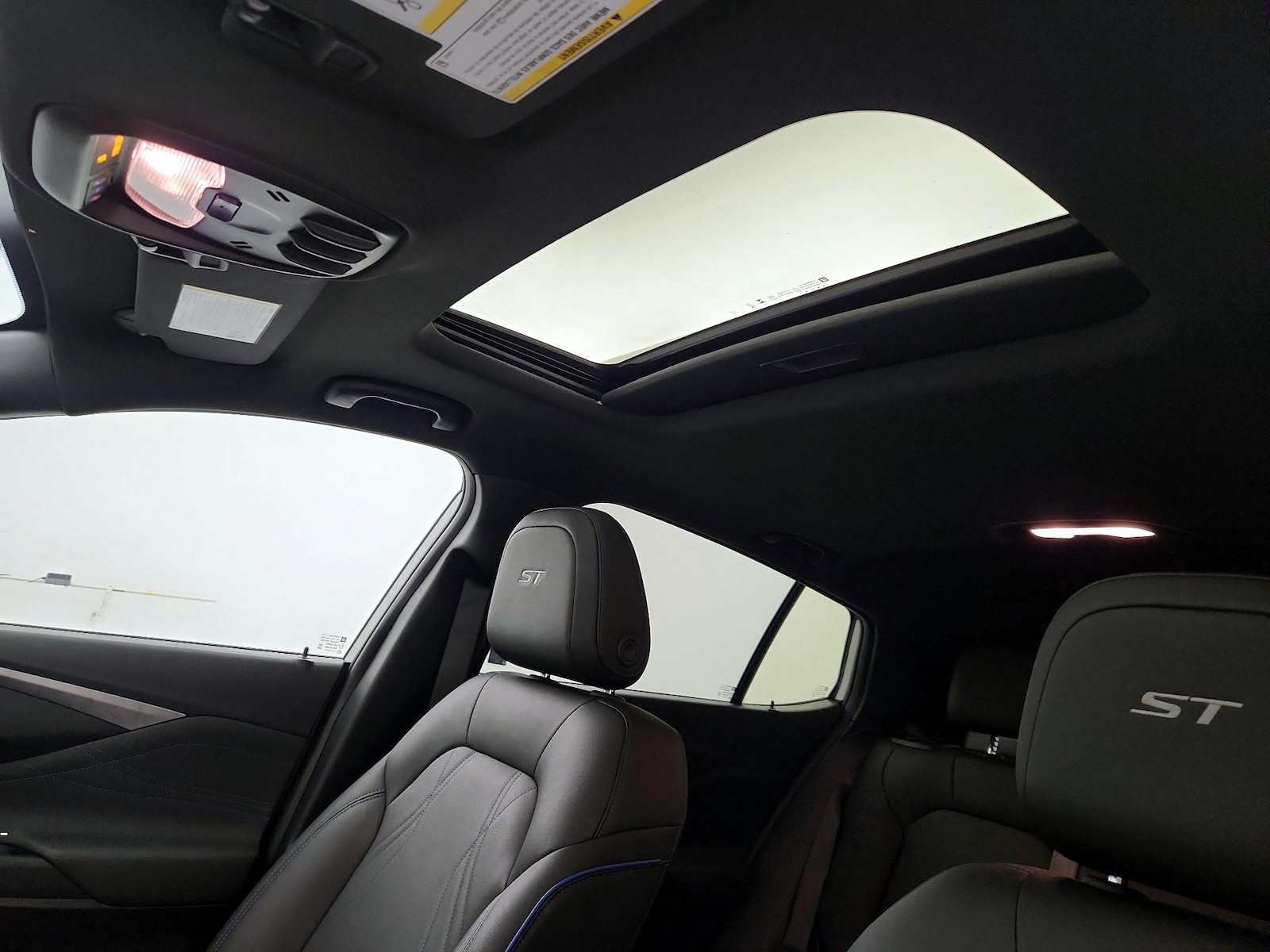 Sunroof(s) & Overhead Airbags