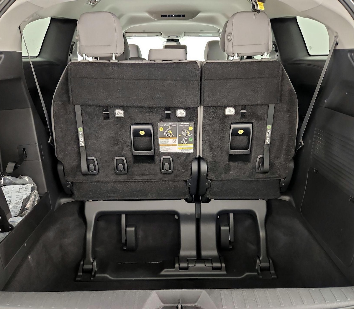 Trunk/Cargo (Seats Up)