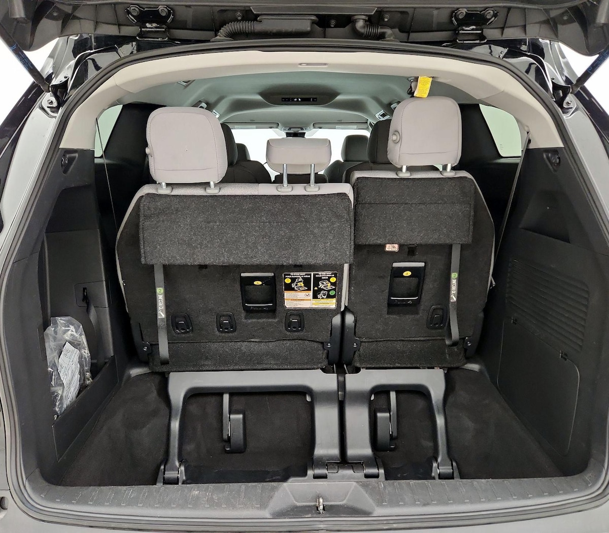 Trunk/Cargo (Seats Up)