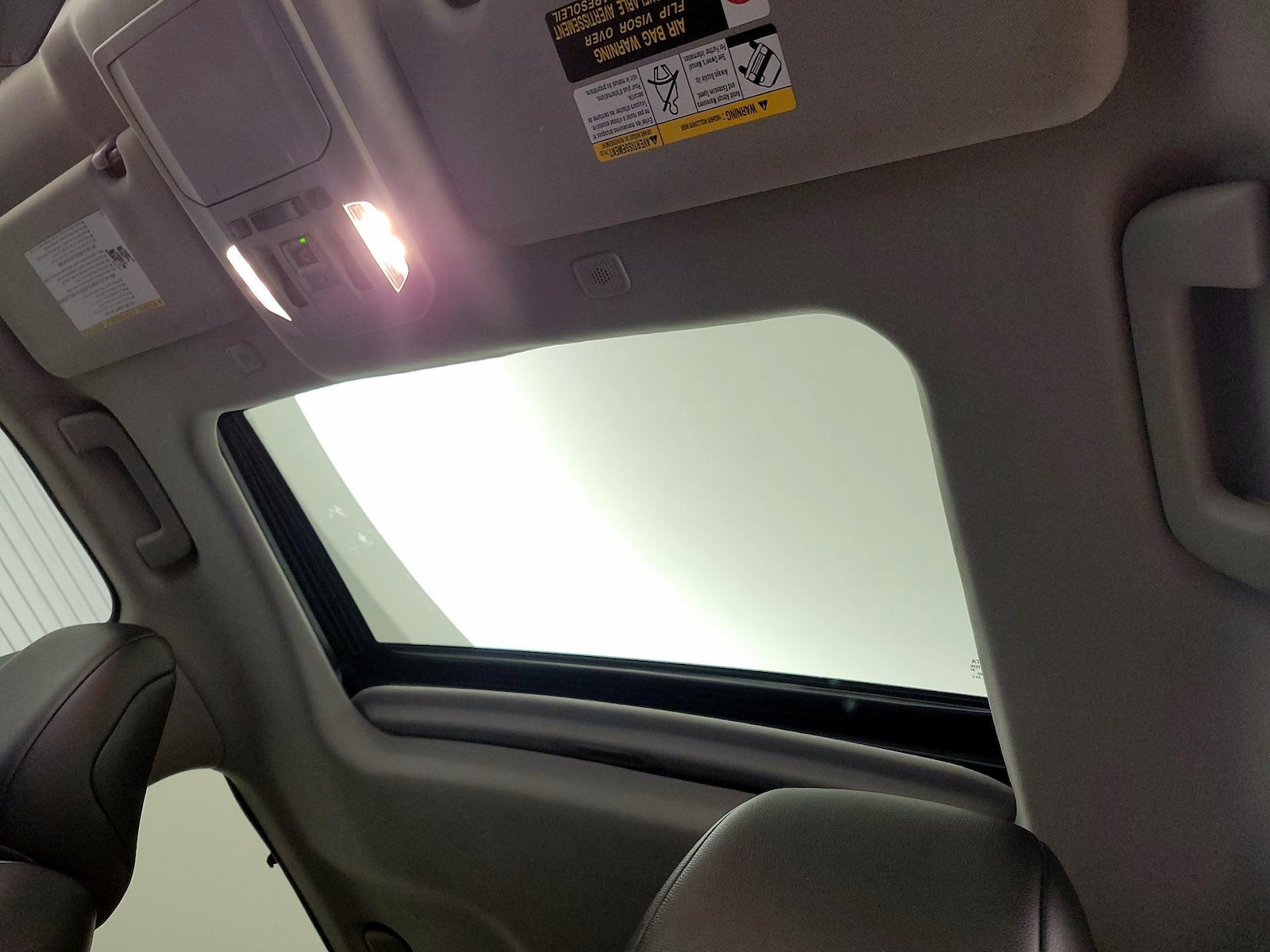 Sunroof(s) & Overhead Airbags