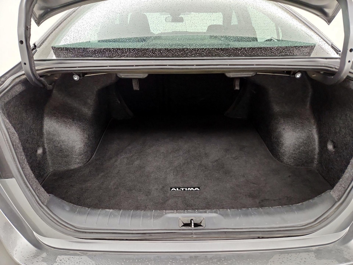 Trunk/Cargo (Seats Up)