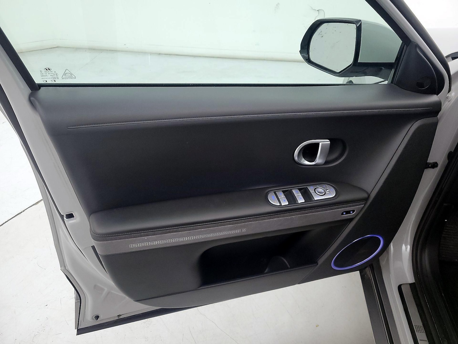 2024 Hyundai IONIQ 5 Limited - Photo 13