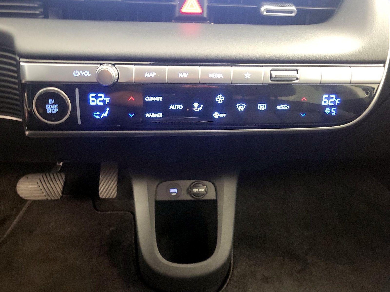 2024 Hyundai IONIQ 5 Limited - Photo 18