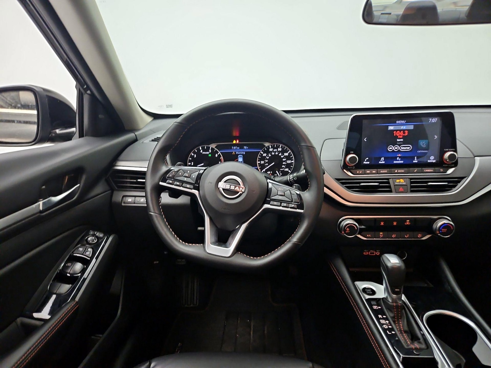 2025 Nissan Altima SR - Photo 11