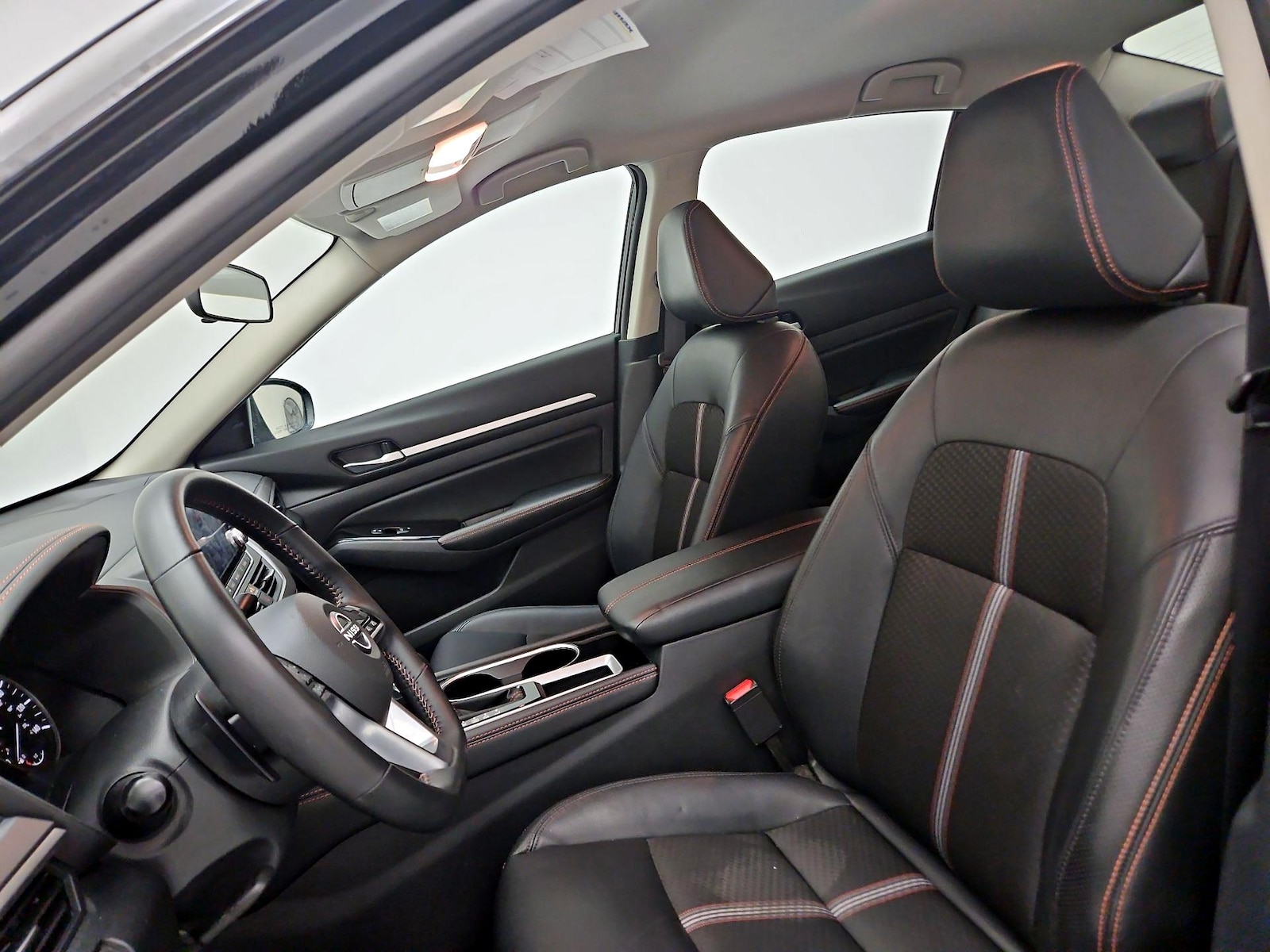2025 Nissan Altima SR - Photo 12