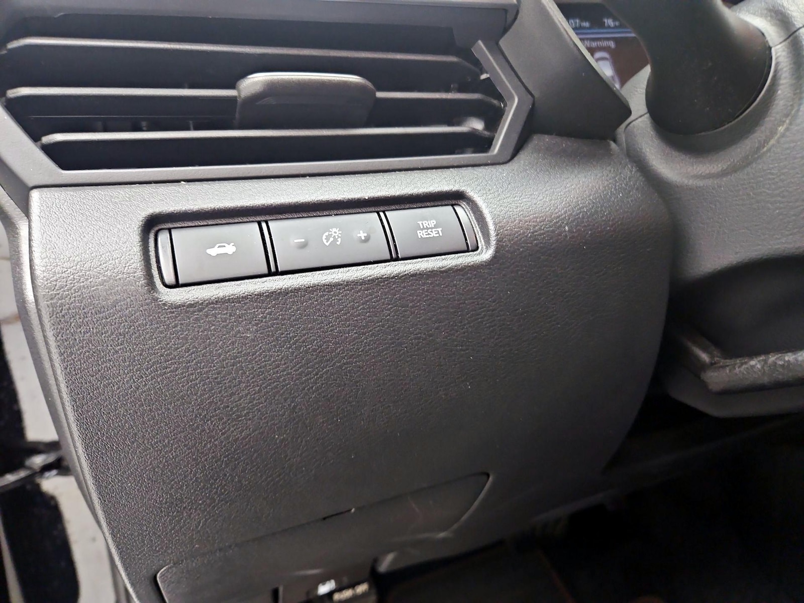 2025 Nissan Altima SR - Photo 14