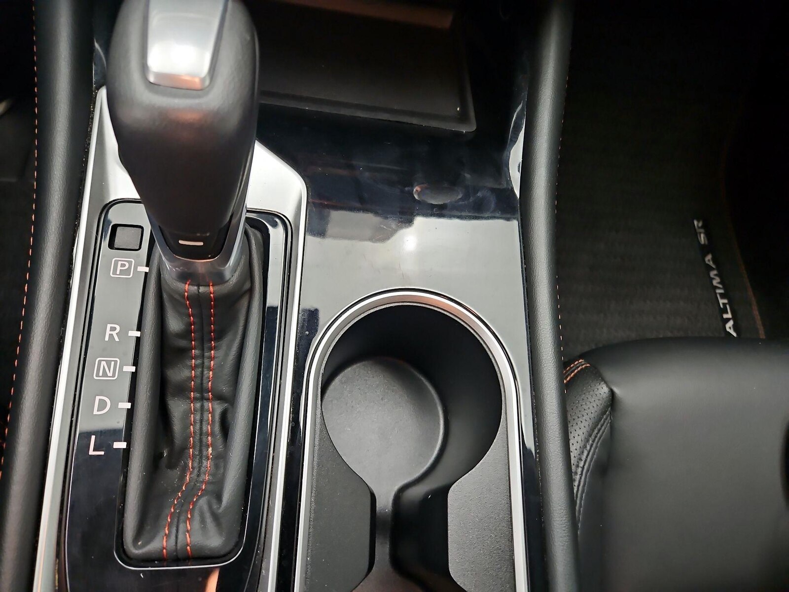 2025 Nissan Altima SR - Photo 18