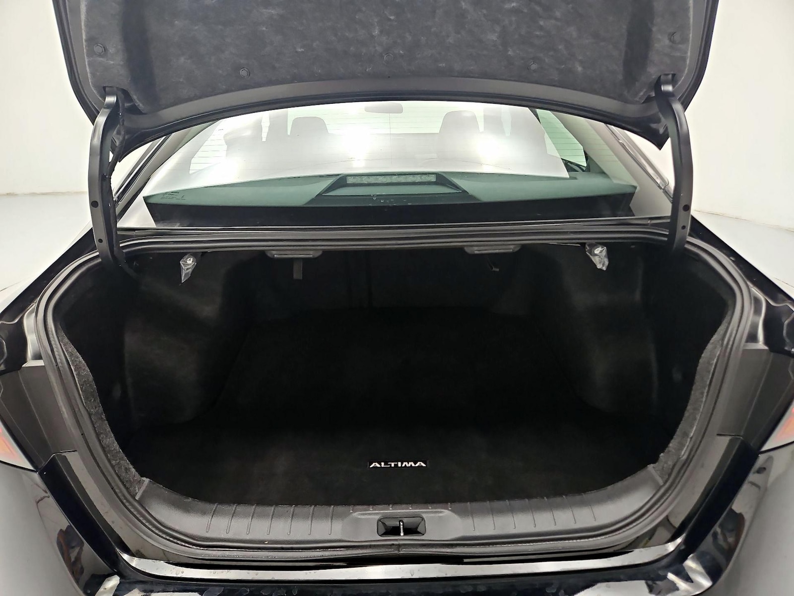 2025 Nissan Altima SR - Photo 21