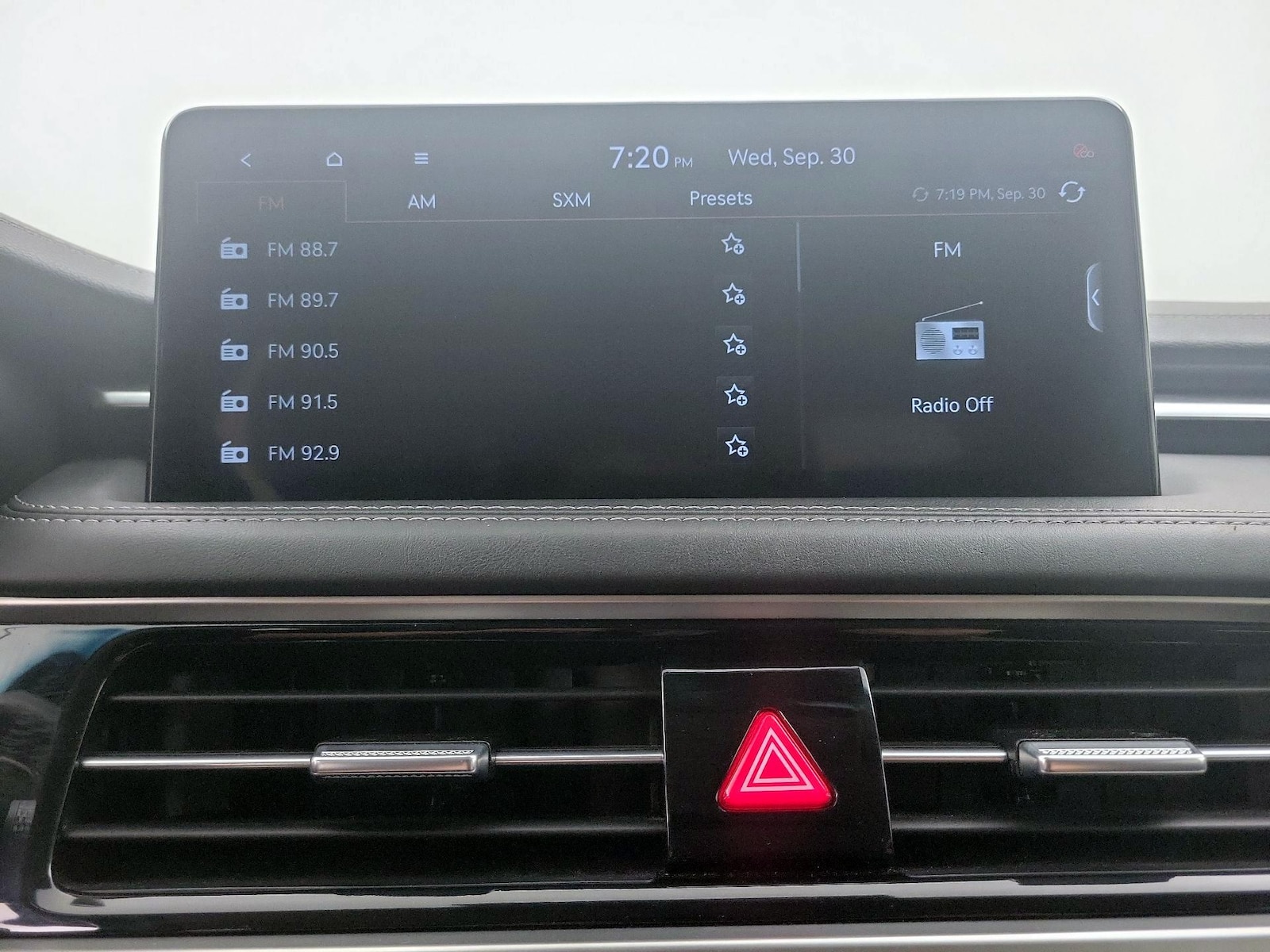 2025 GENESIS G70 Standard - Photo 17