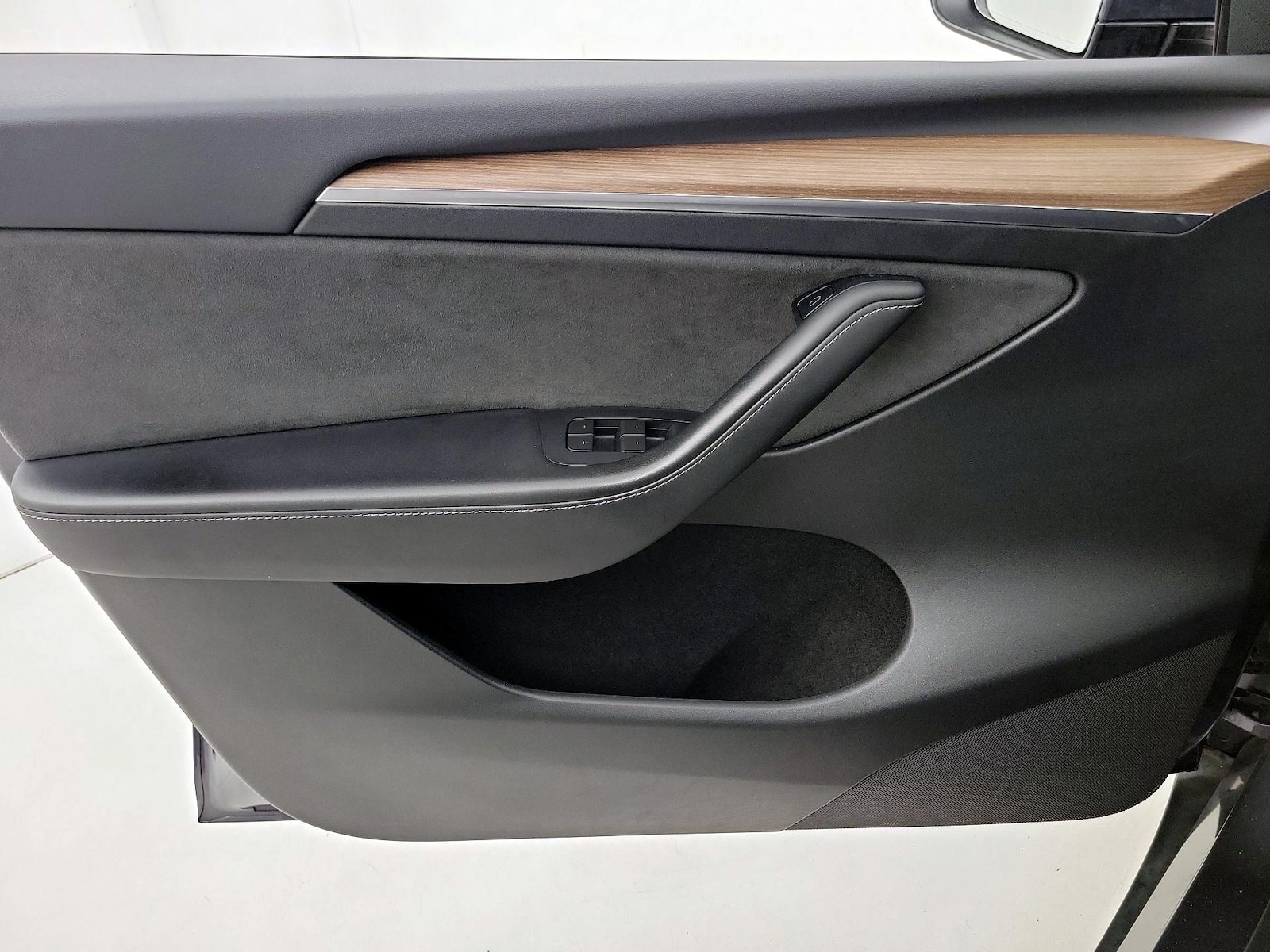 2023 Tesla Model Y Long Range - Photo 13