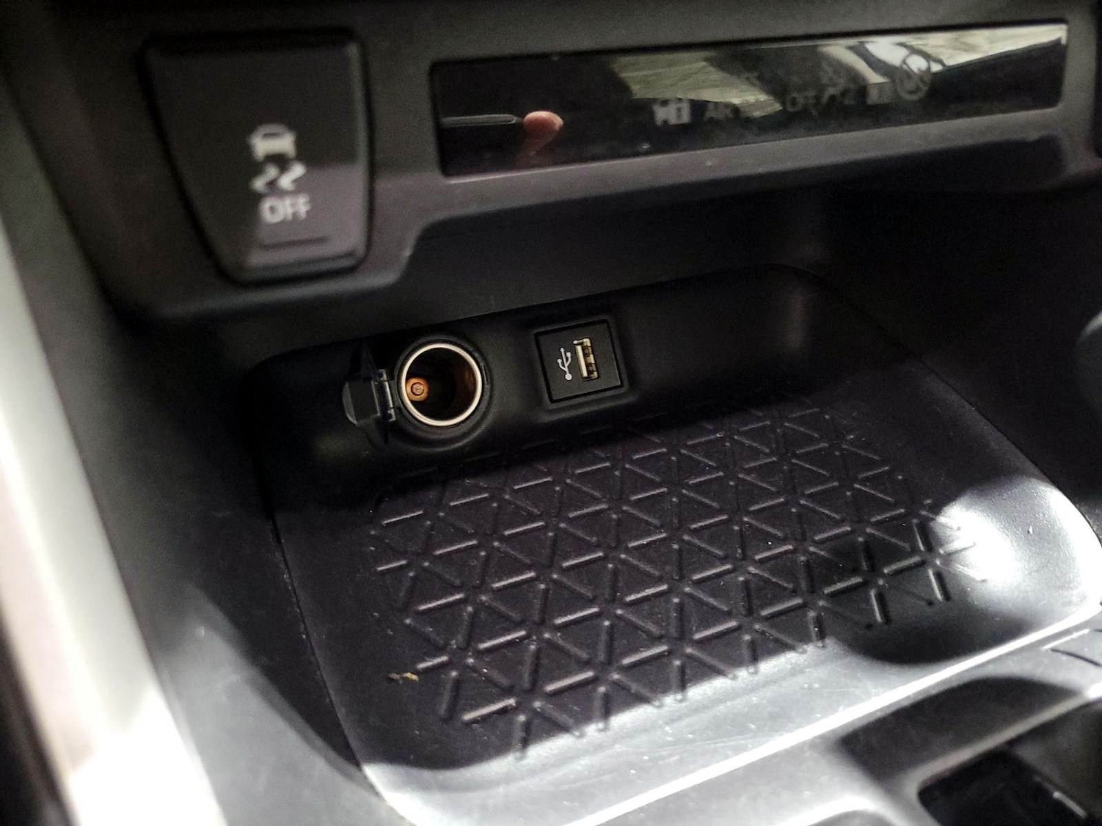 2025 Toyota RAV4 LE - Photo 19