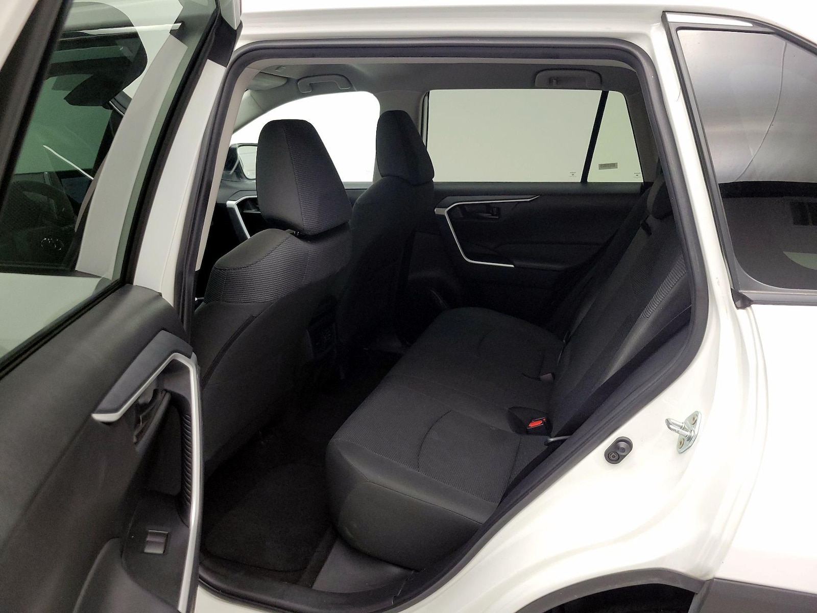 2025 Toyota RAV4 LE - Photo 20