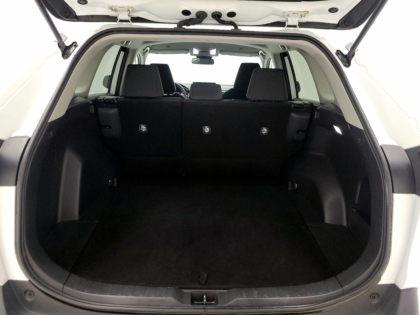 2025 Toyota RAV4 LE - Photo 21