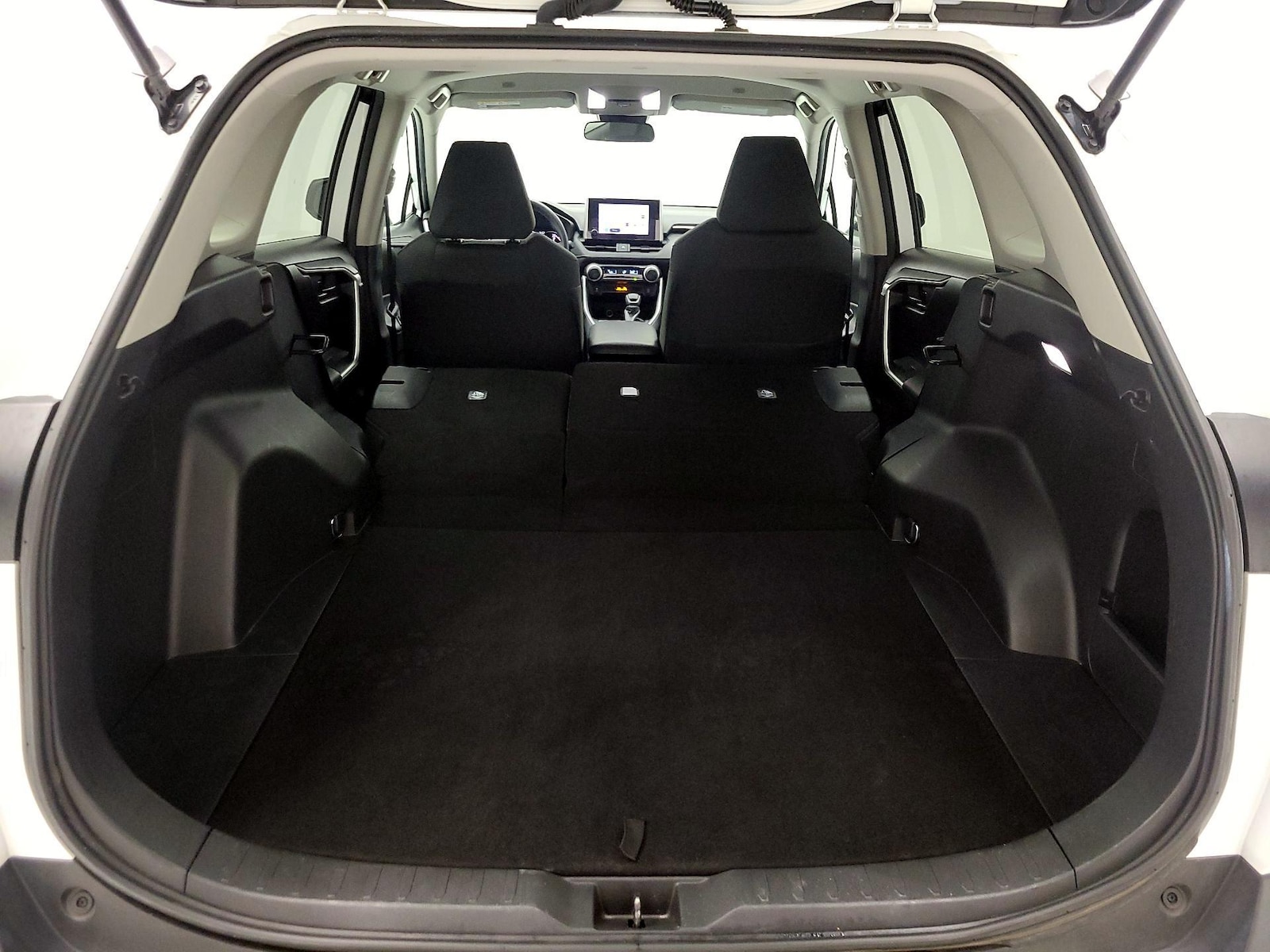 2025 Toyota RAV4 LE - Photo 22