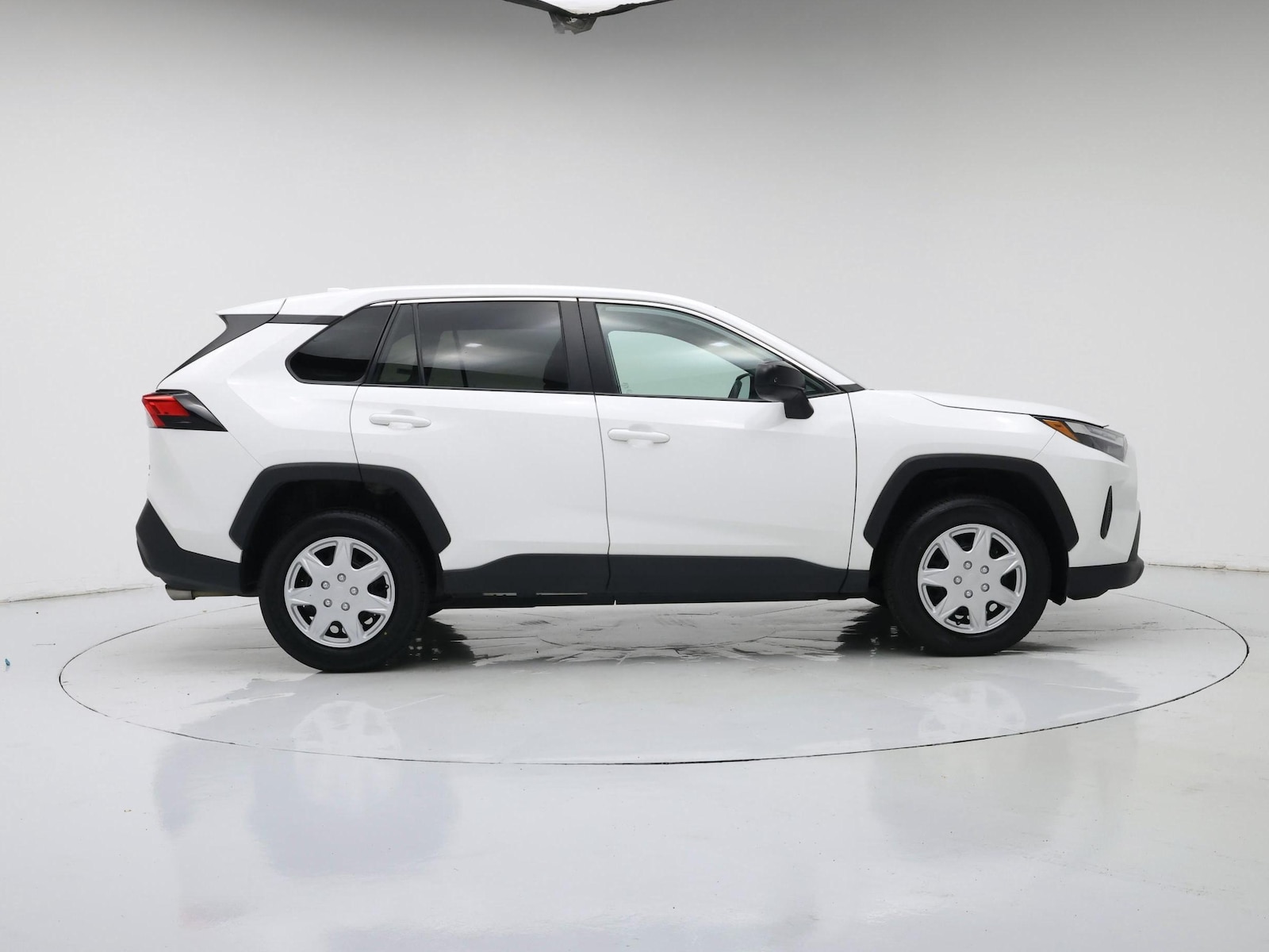 2025 Toyota RAV4 LE - Photo 8