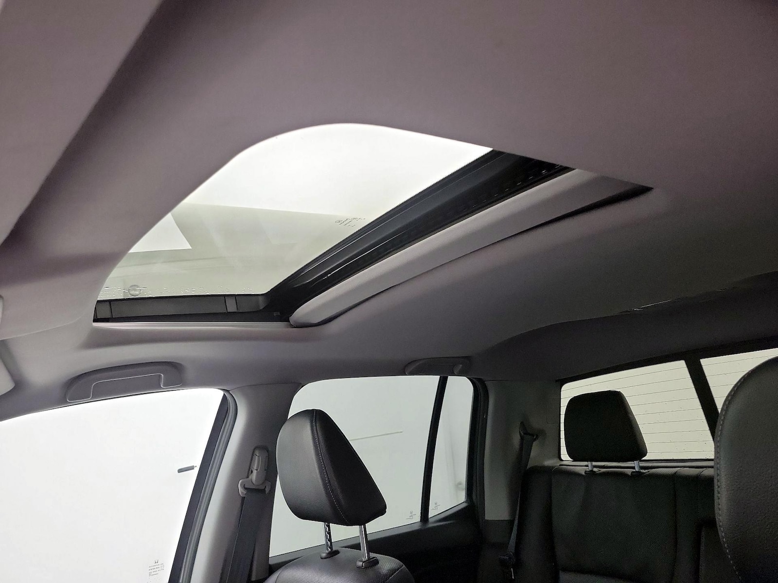 Sunroof(s) & Overhead Airbags
