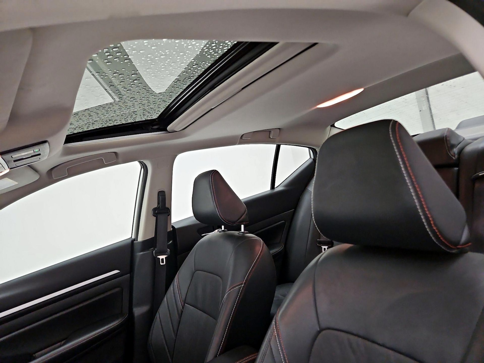 Sunroof(s) & Overhead Airbags
