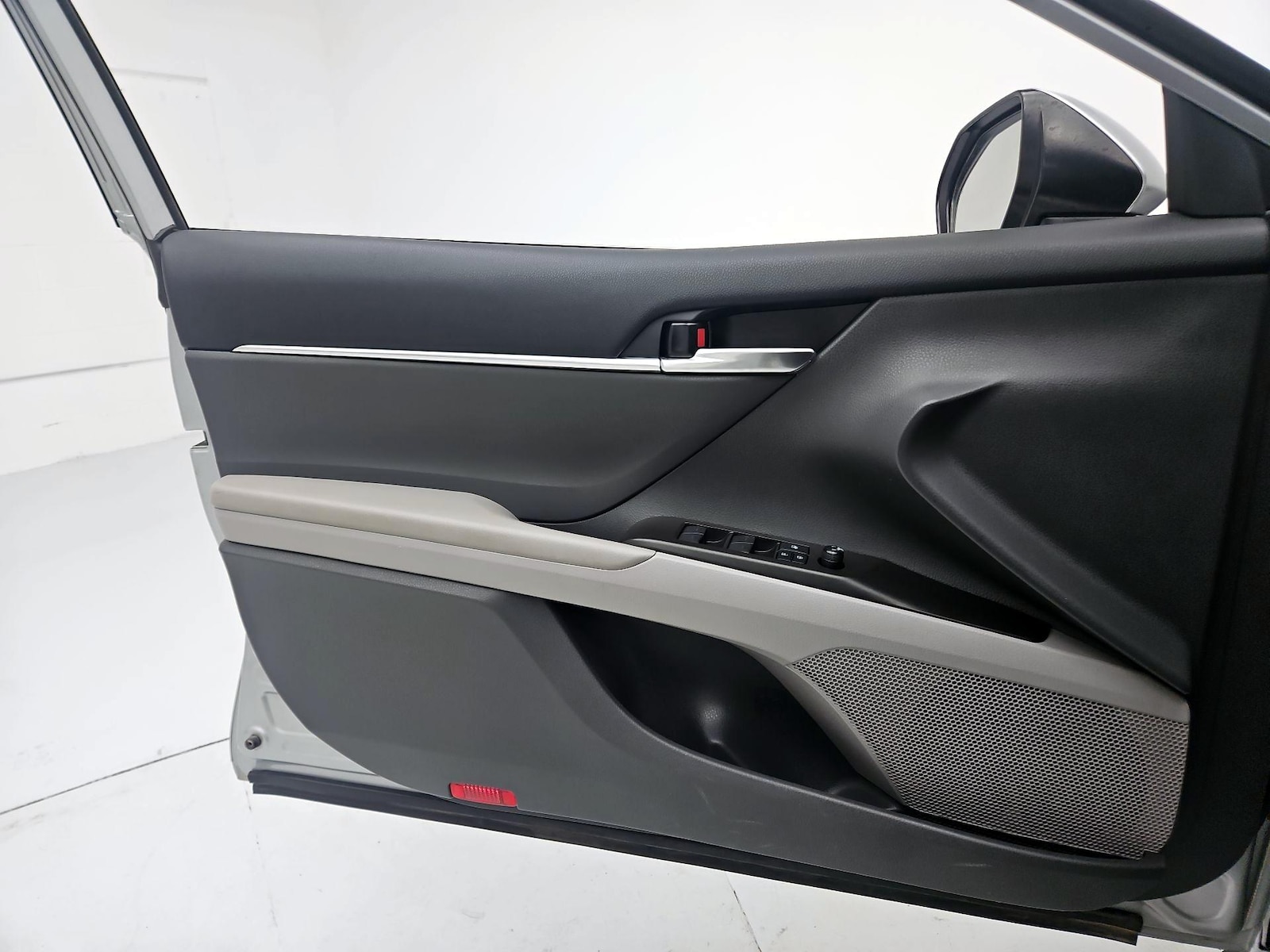 2021 Toyota Camry LE - Photo 13