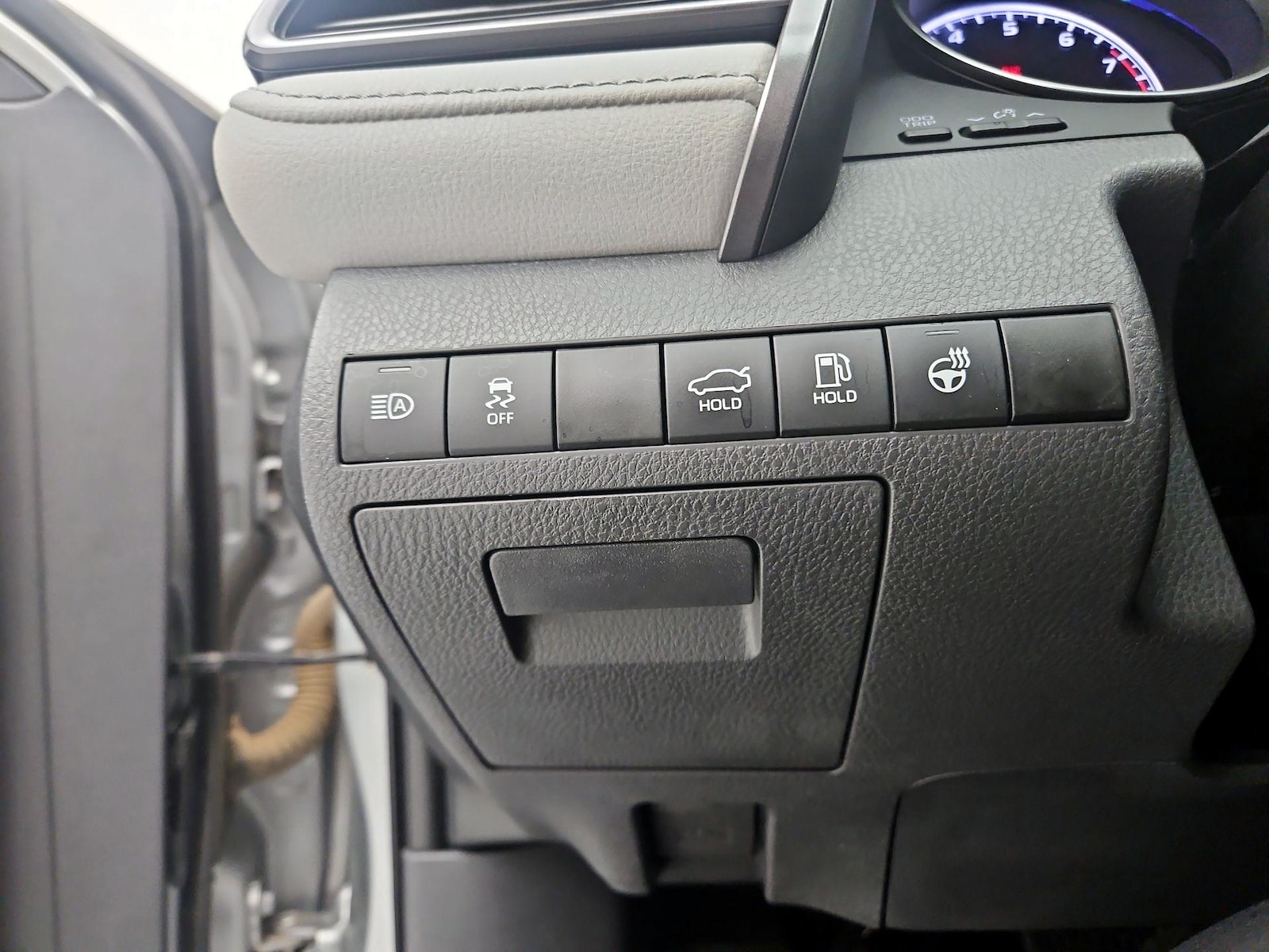 2021 Toyota Camry LE - Photo 14