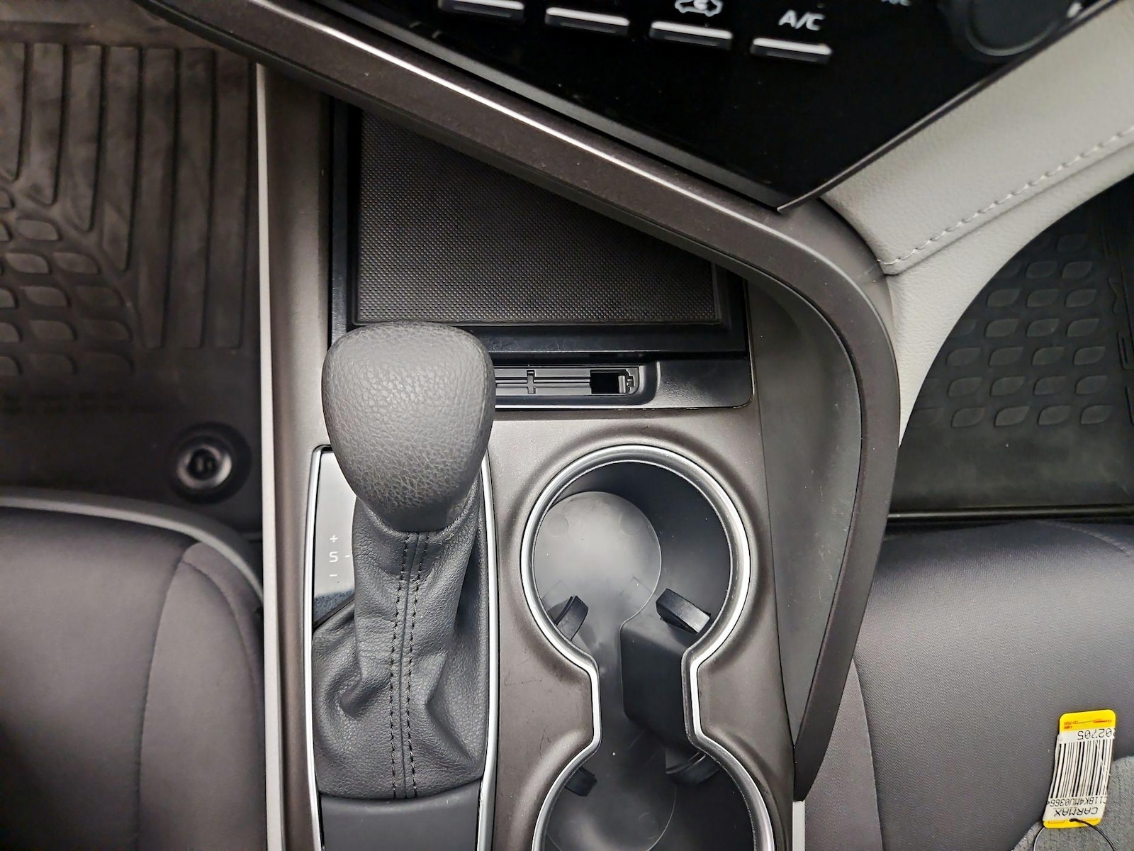 2021 Toyota Camry LE - Photo 19