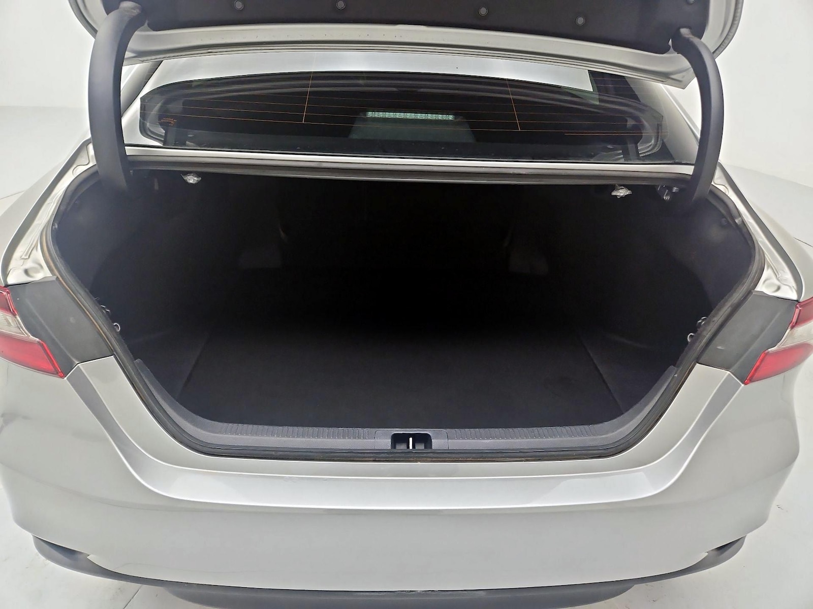 2021 Toyota Camry LE - Photo 22