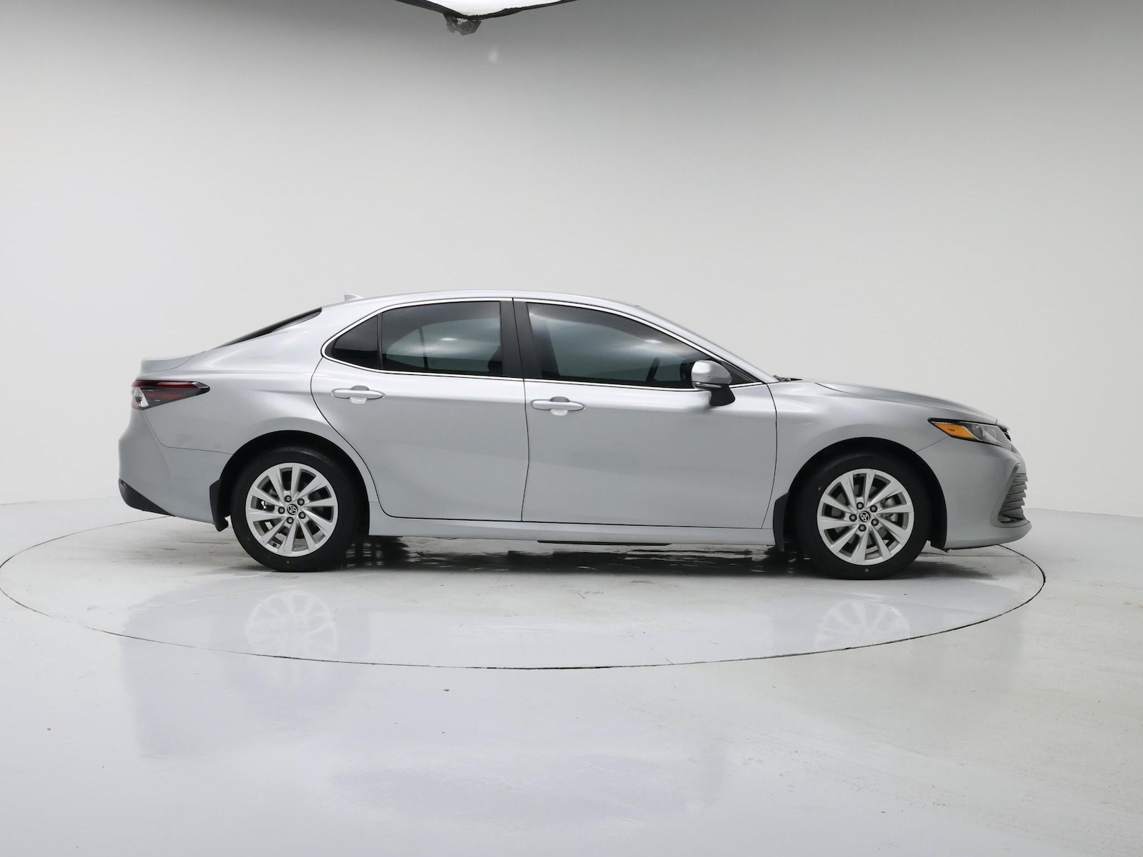 2021 Toyota Camry LE - Photo 8