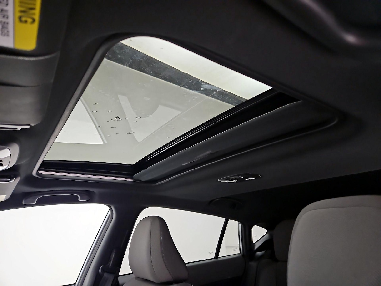 Sunroof(s) & Overhead Airbags