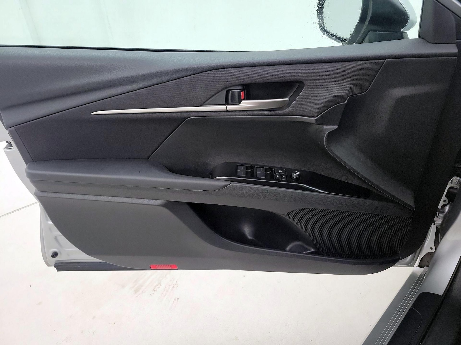 2025 Toyota Camry LE - Photo 13