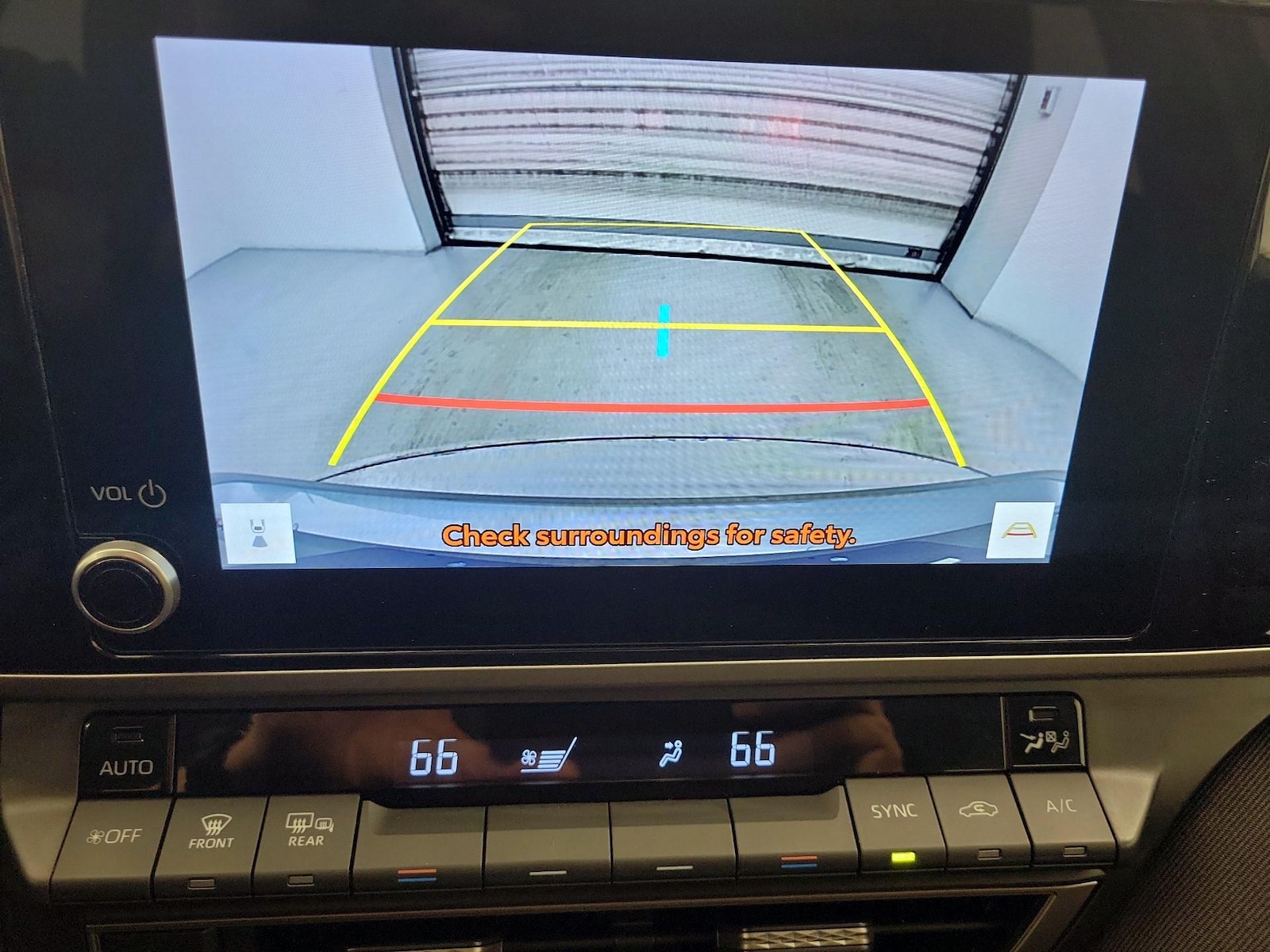 2025 Toyota Camry LE - Photo 15