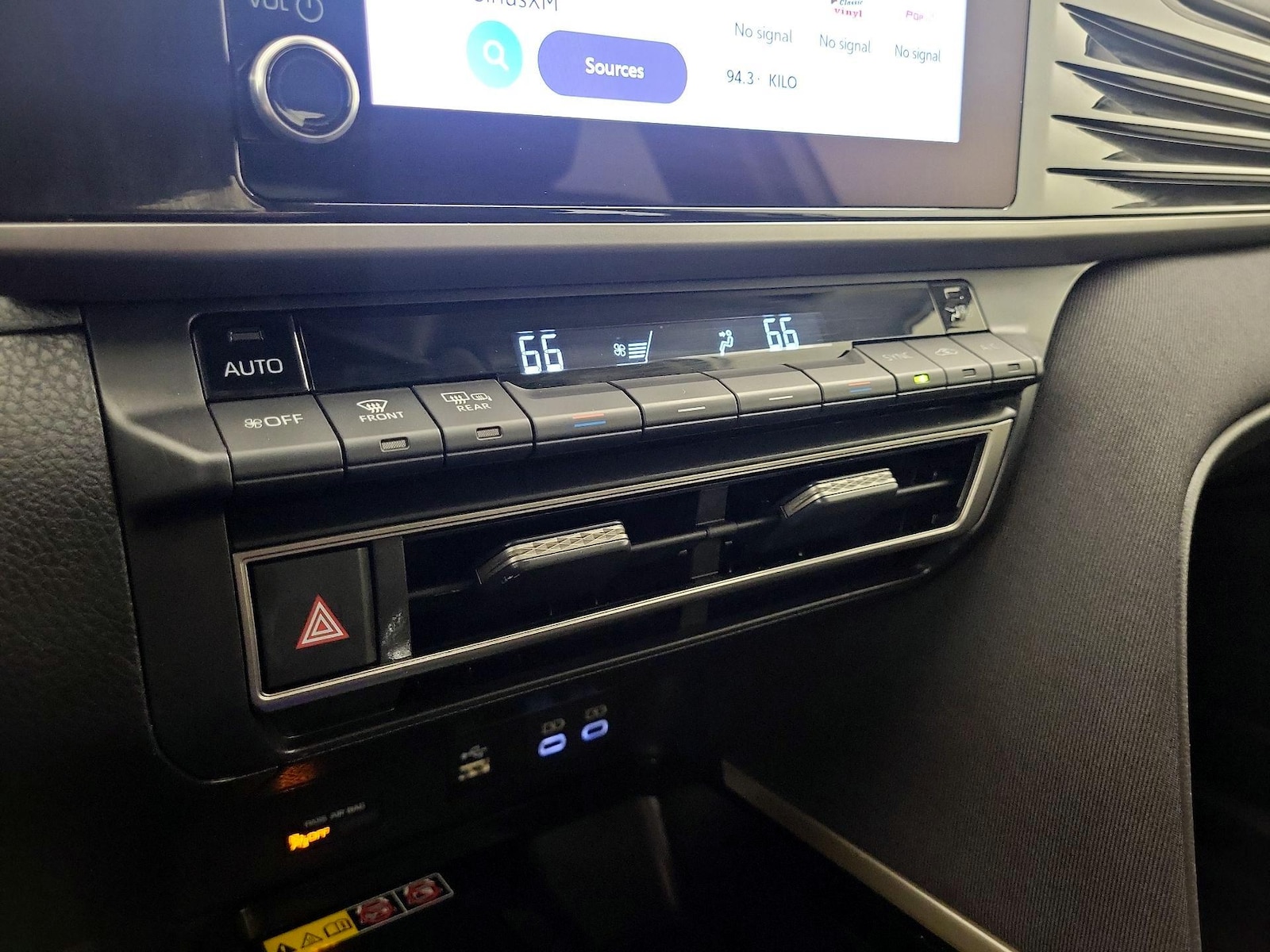 2025 Toyota Camry LE - Photo 17