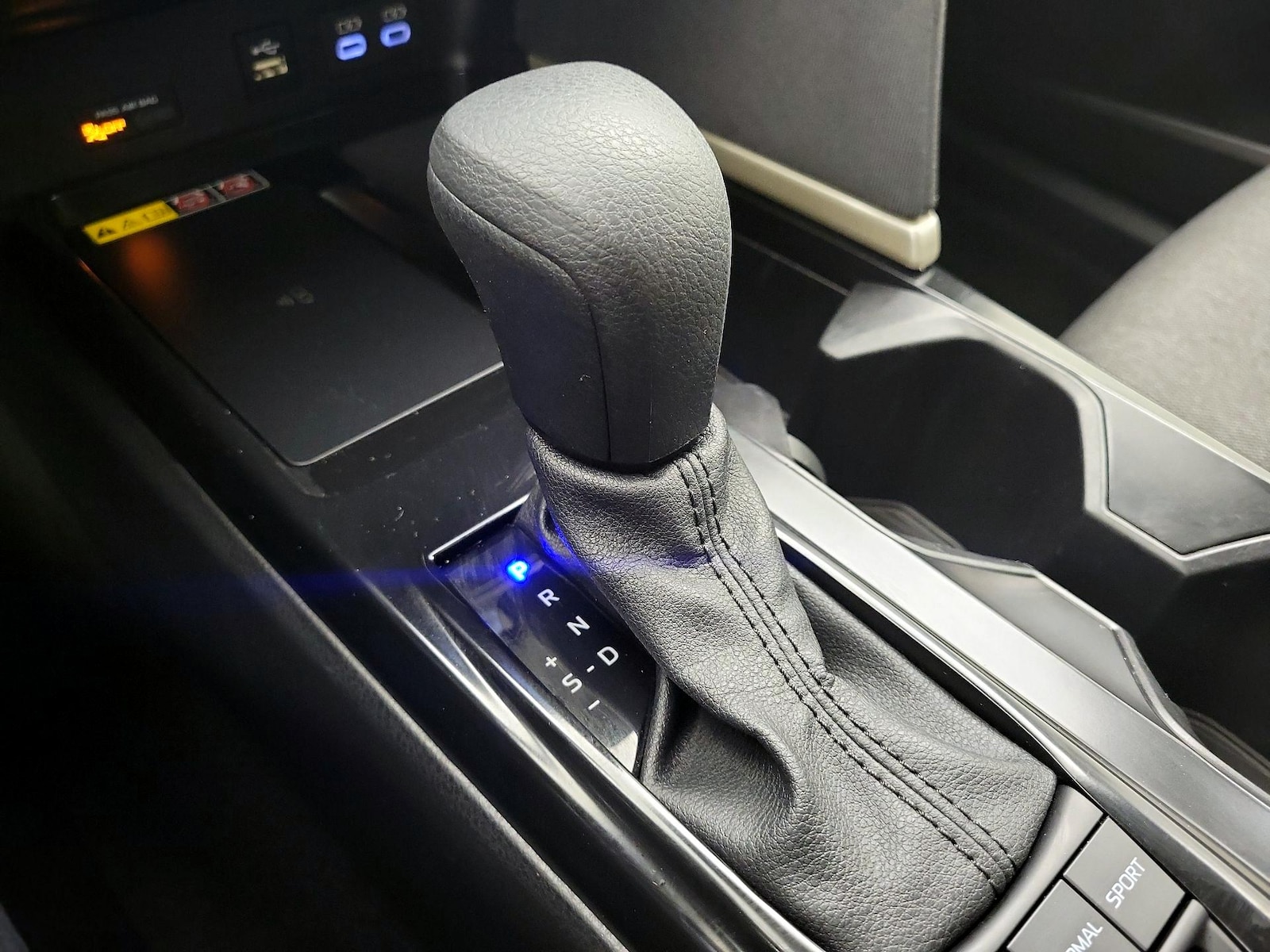 2025 Toyota Camry LE - Photo 18