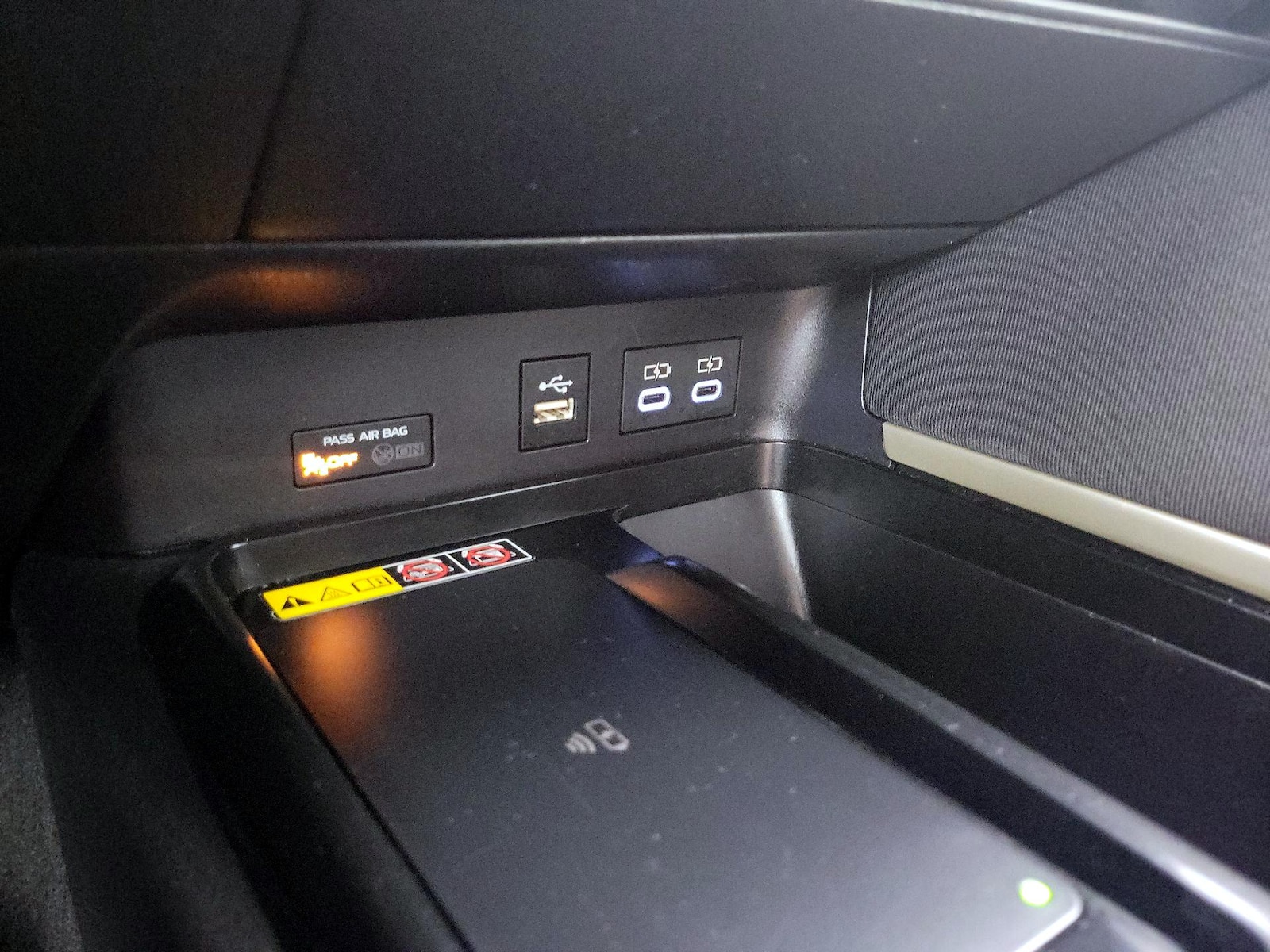 2025 Toyota Camry LE - Photo 19