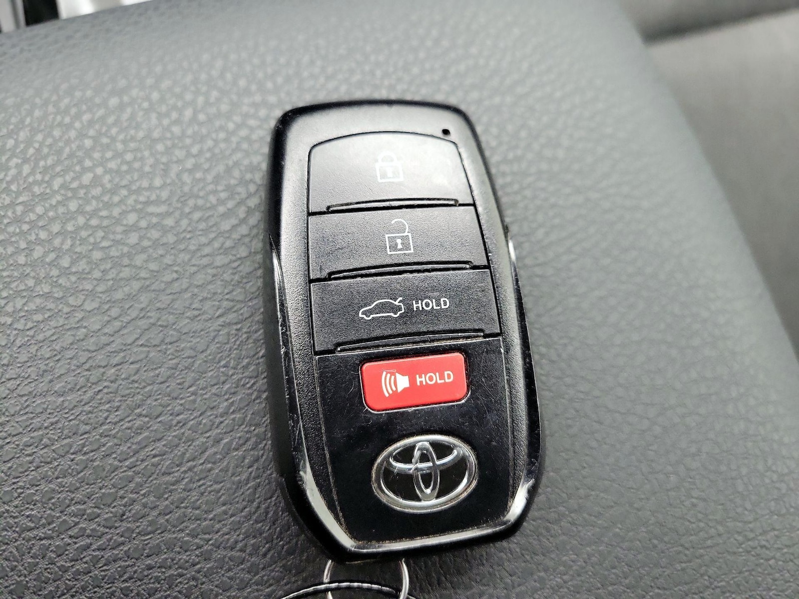 2025 Toyota Camry LE - Photo 24