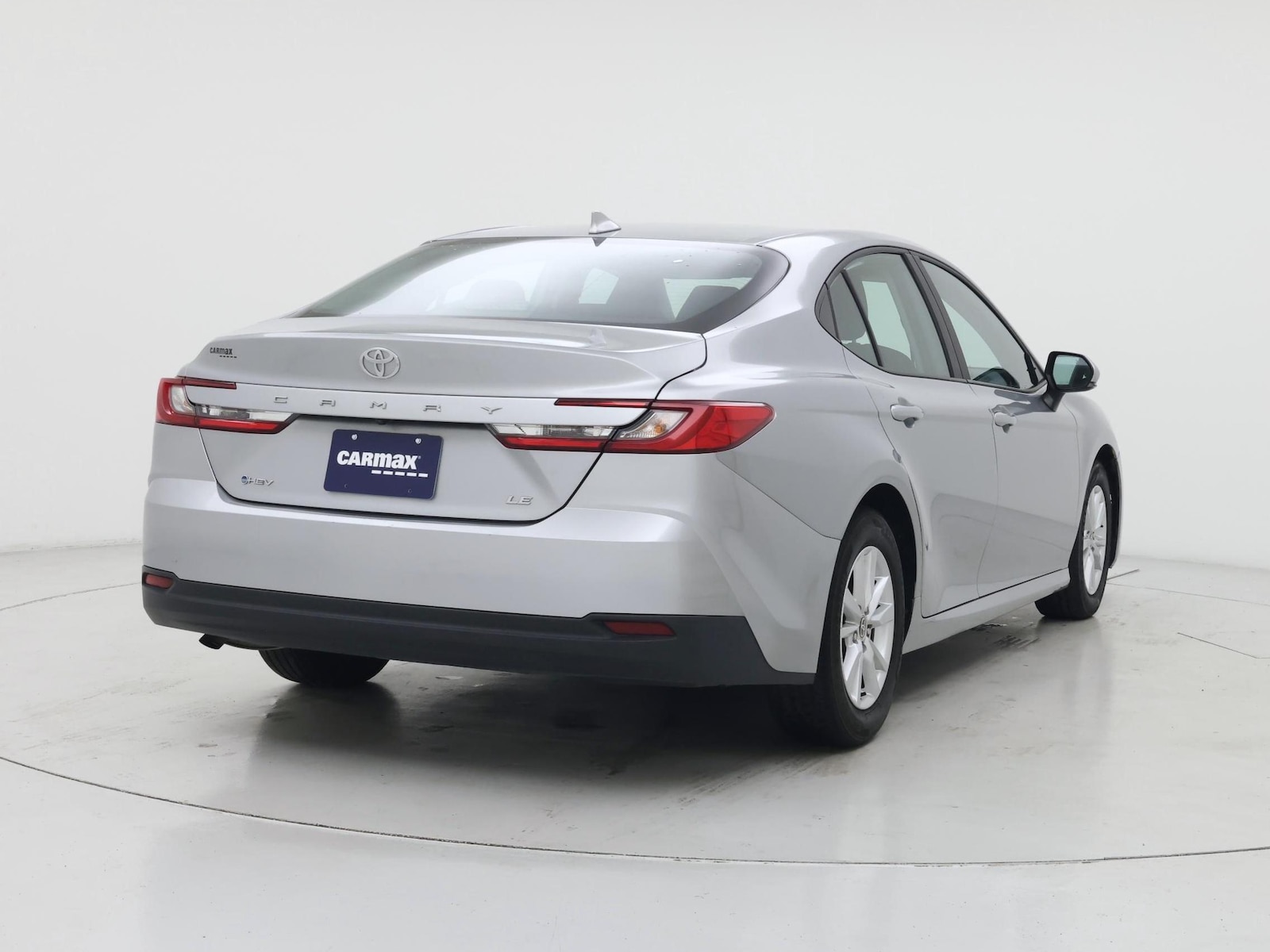 2025 Toyota Camry LE - Photo 9