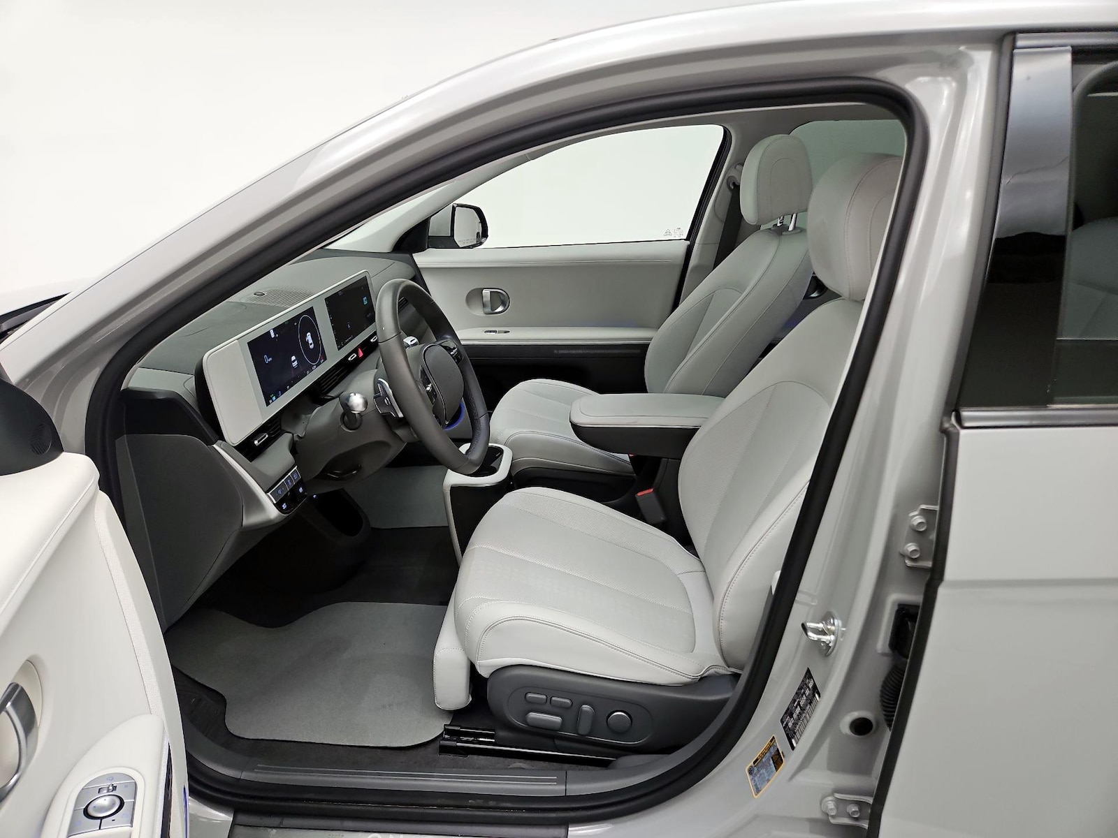 2024 Hyundai IONIQ 5 Limited - Photo 12