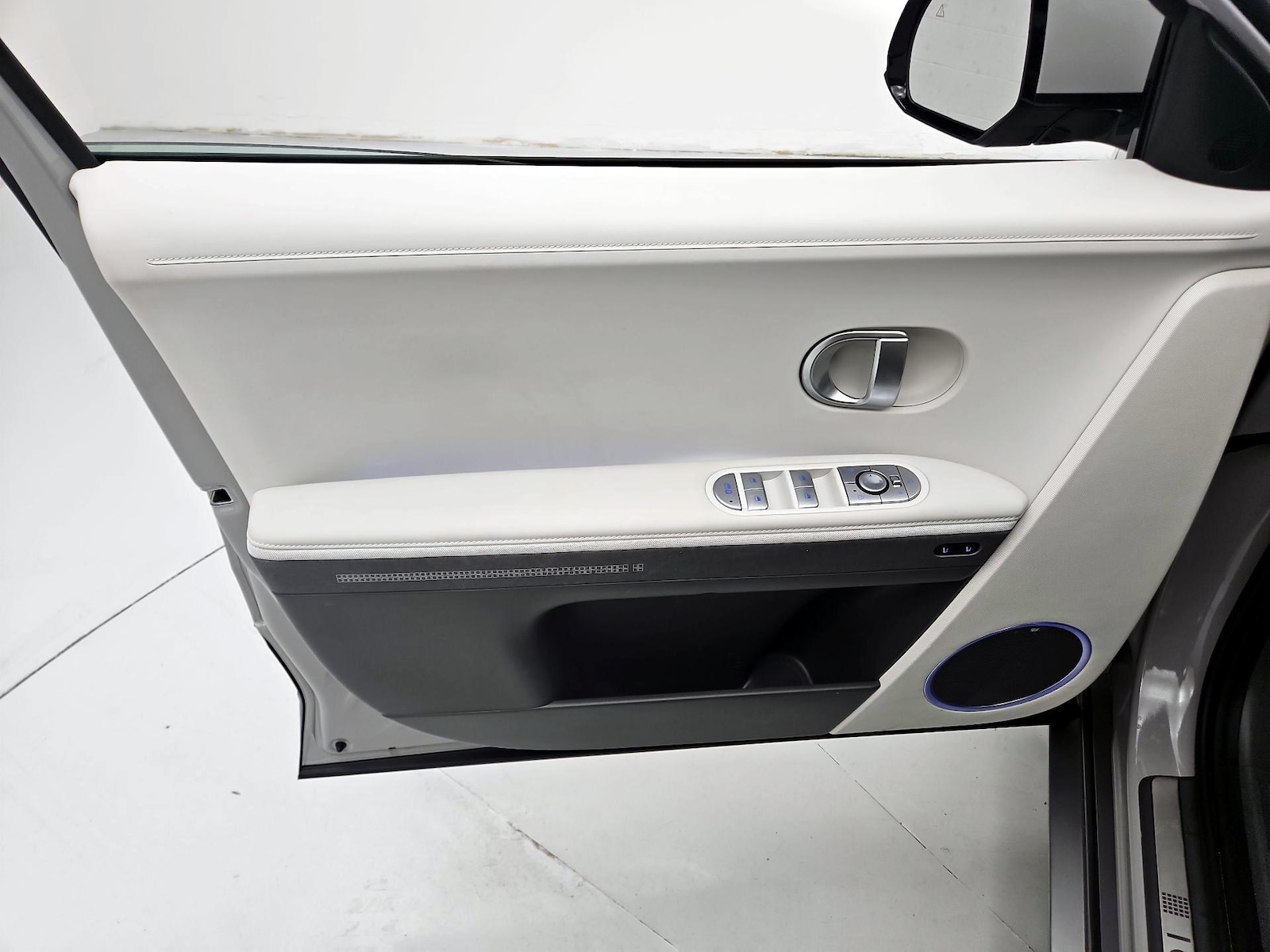 2024 Hyundai IONIQ 5 Limited - Photo 13