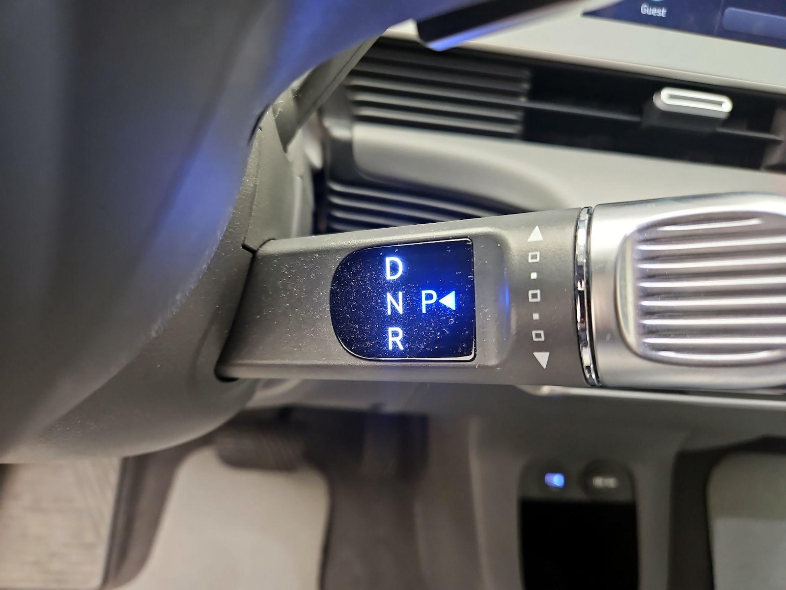 2024 Hyundai IONIQ 5 Limited - Photo 19