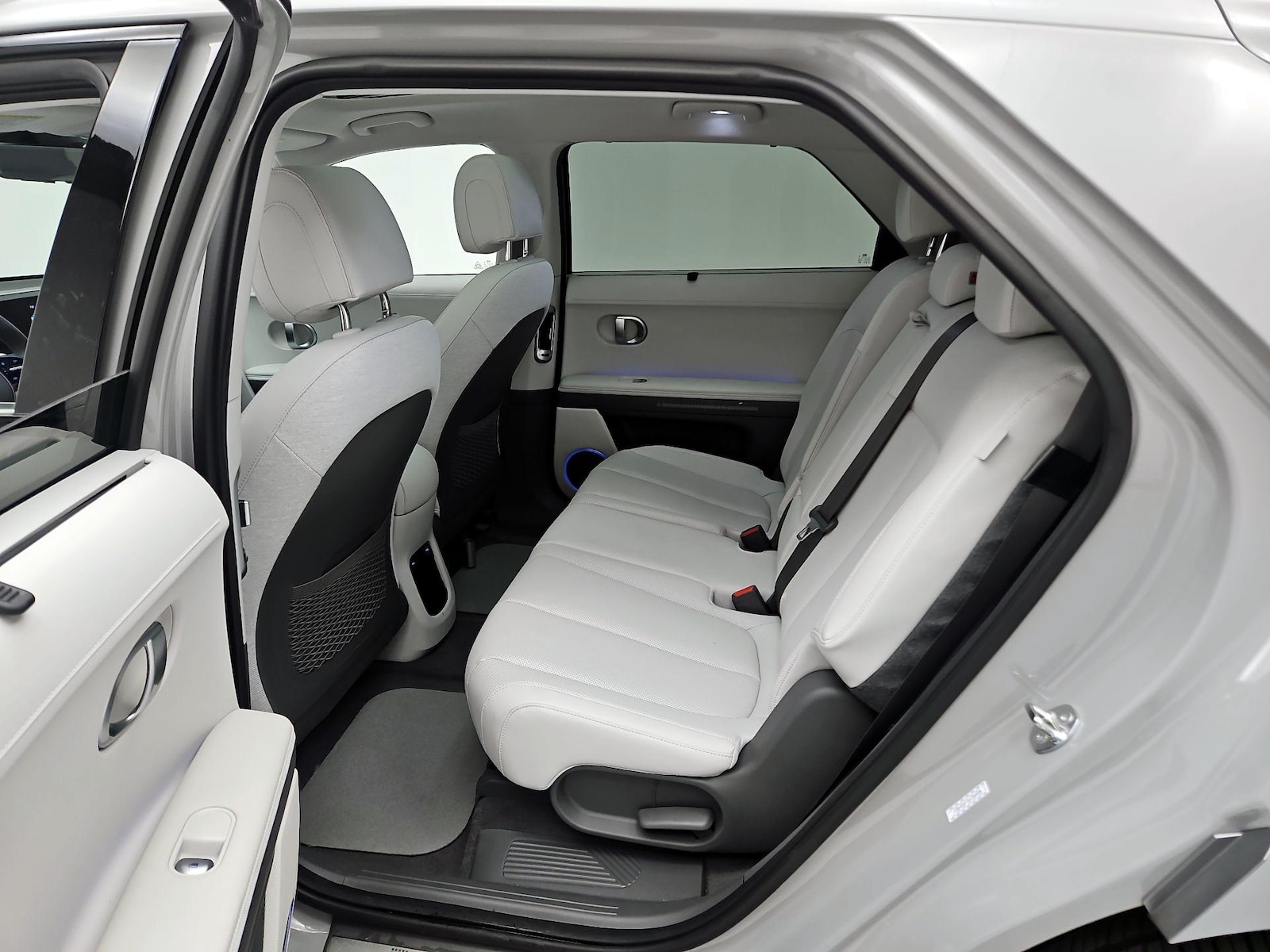 2024 Hyundai IONIQ 5 Limited - Photo 22