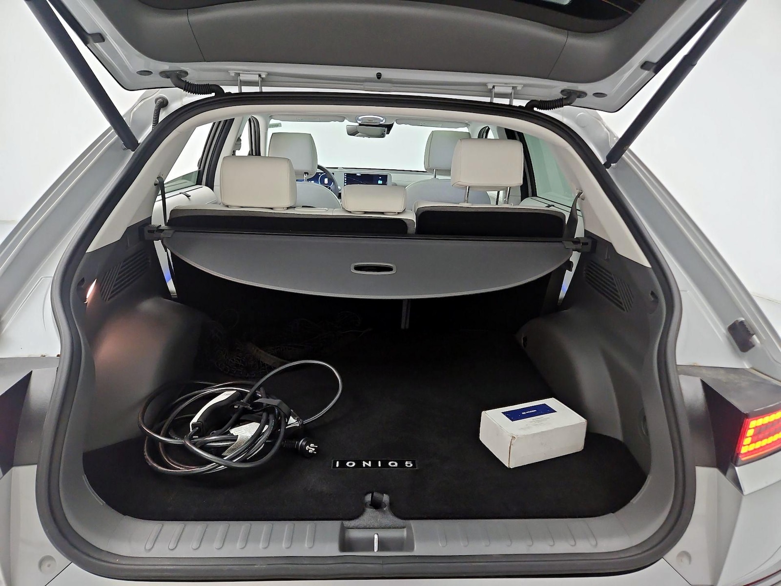 2024 Hyundai IONIQ 5 Limited - Photo 23