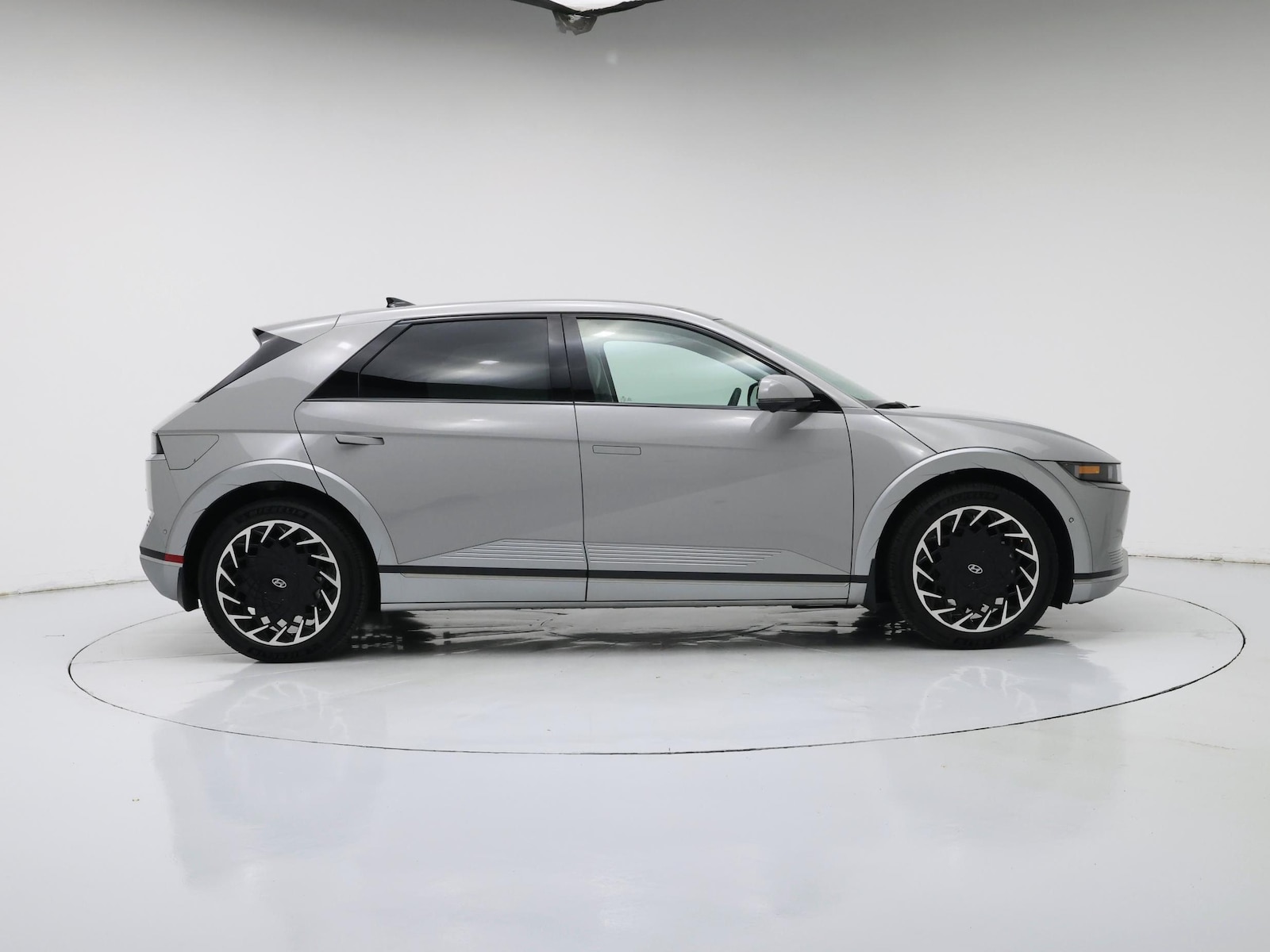 2024 Hyundai IONIQ 5 Limited - Photo 8