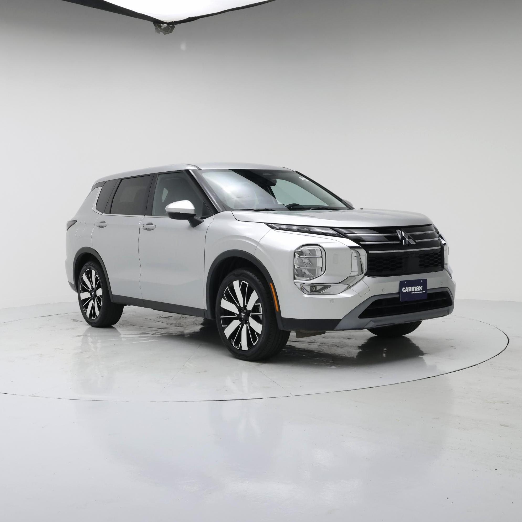 Silver 2025 Mitsubishi Outlander SUV / Crossover Front-Wheel Drive Automatic