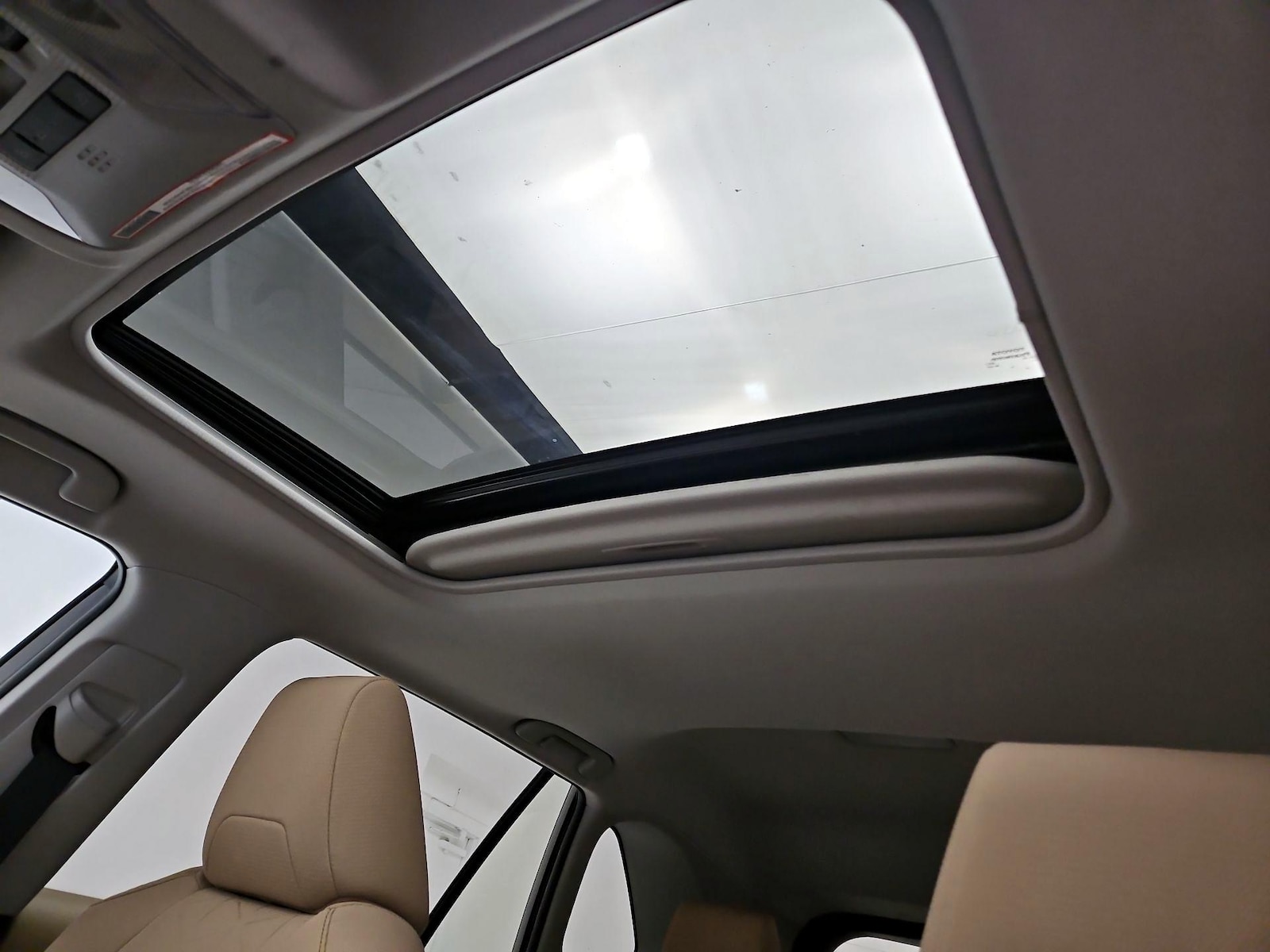 Sunroof(s) & Overhead Airbags