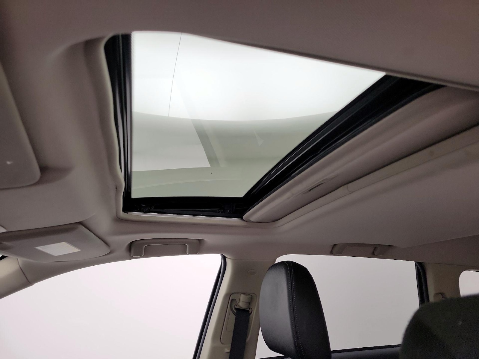 Sunroof(s) & Overhead Airbags