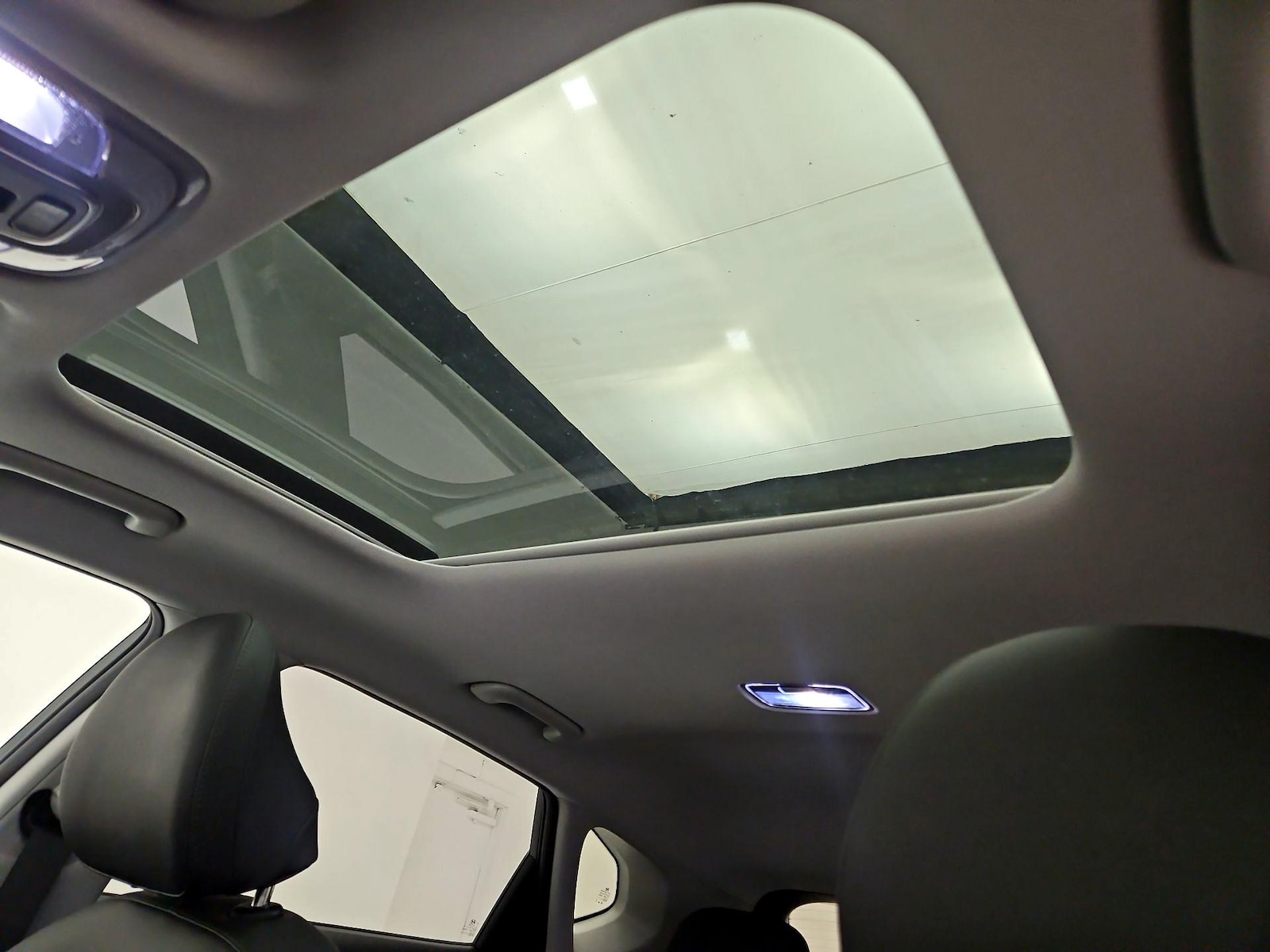 Sunroof(s) & Overhead Airbags