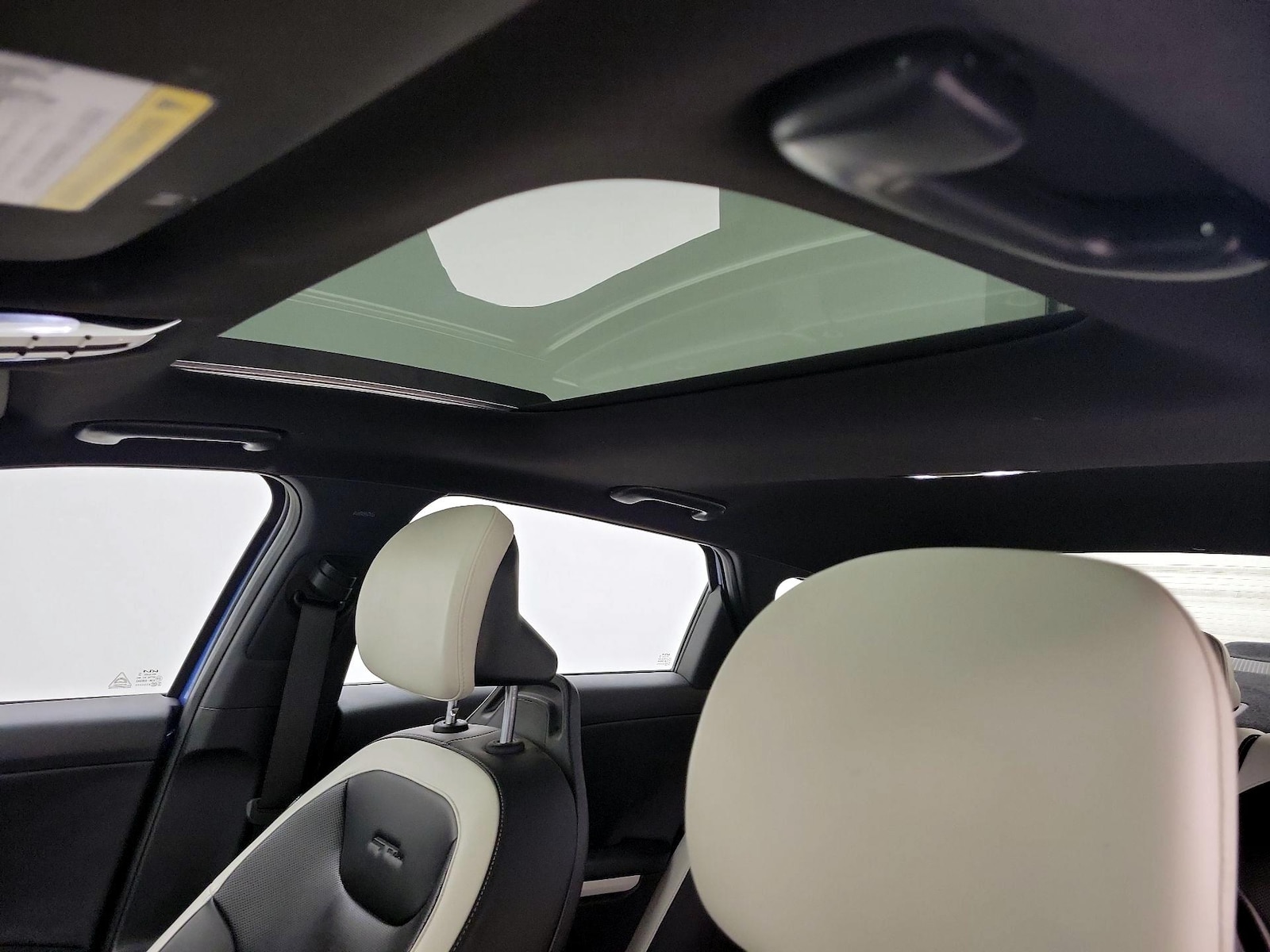 Sunroof(s) & Overhead Airbags