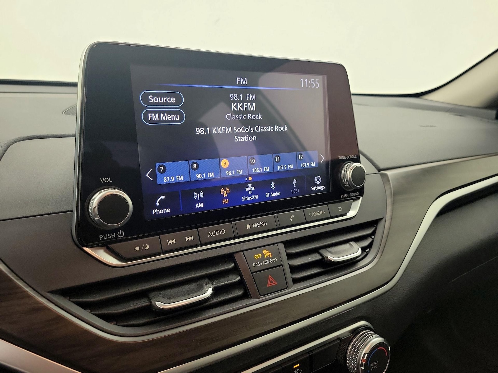 2025 Nissan Altima SV - Photo 14