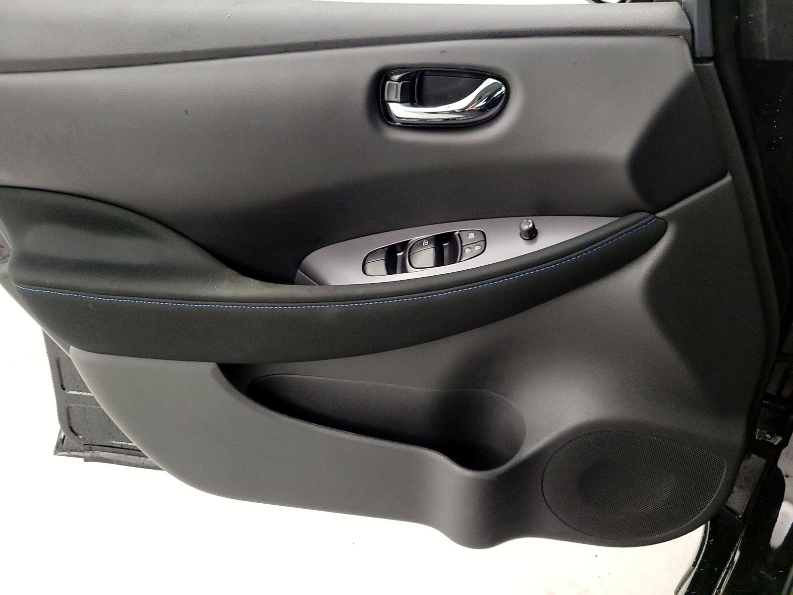 2025 Nissan Leaf S - Photo 13