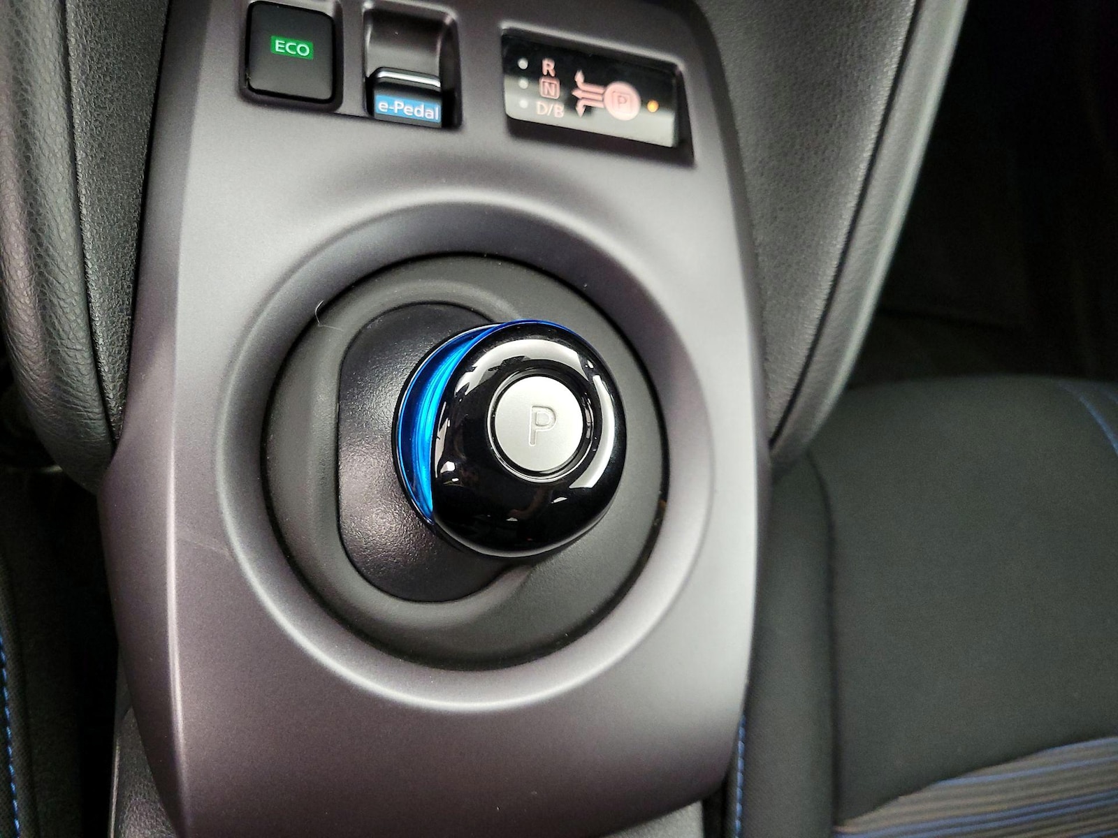 2025 Nissan Leaf S - Photo 18