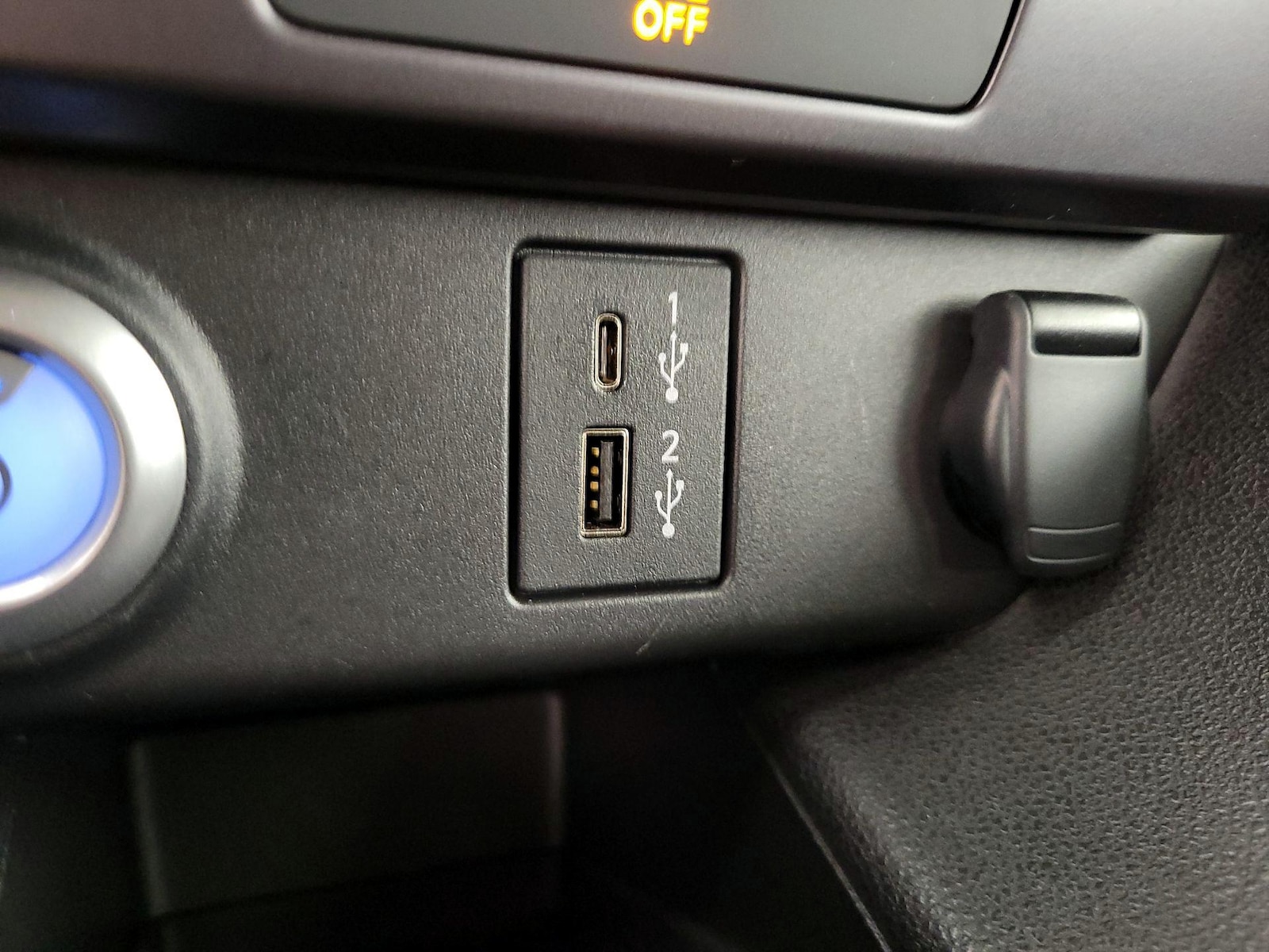 2025 Nissan Leaf S - Photo 19